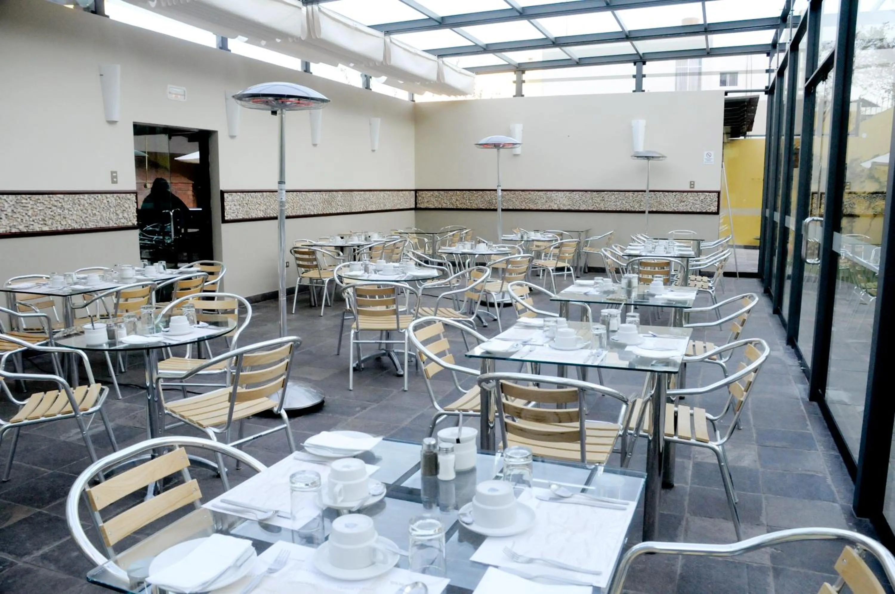 Restaurant/places to eat in El Cabildo Hotel