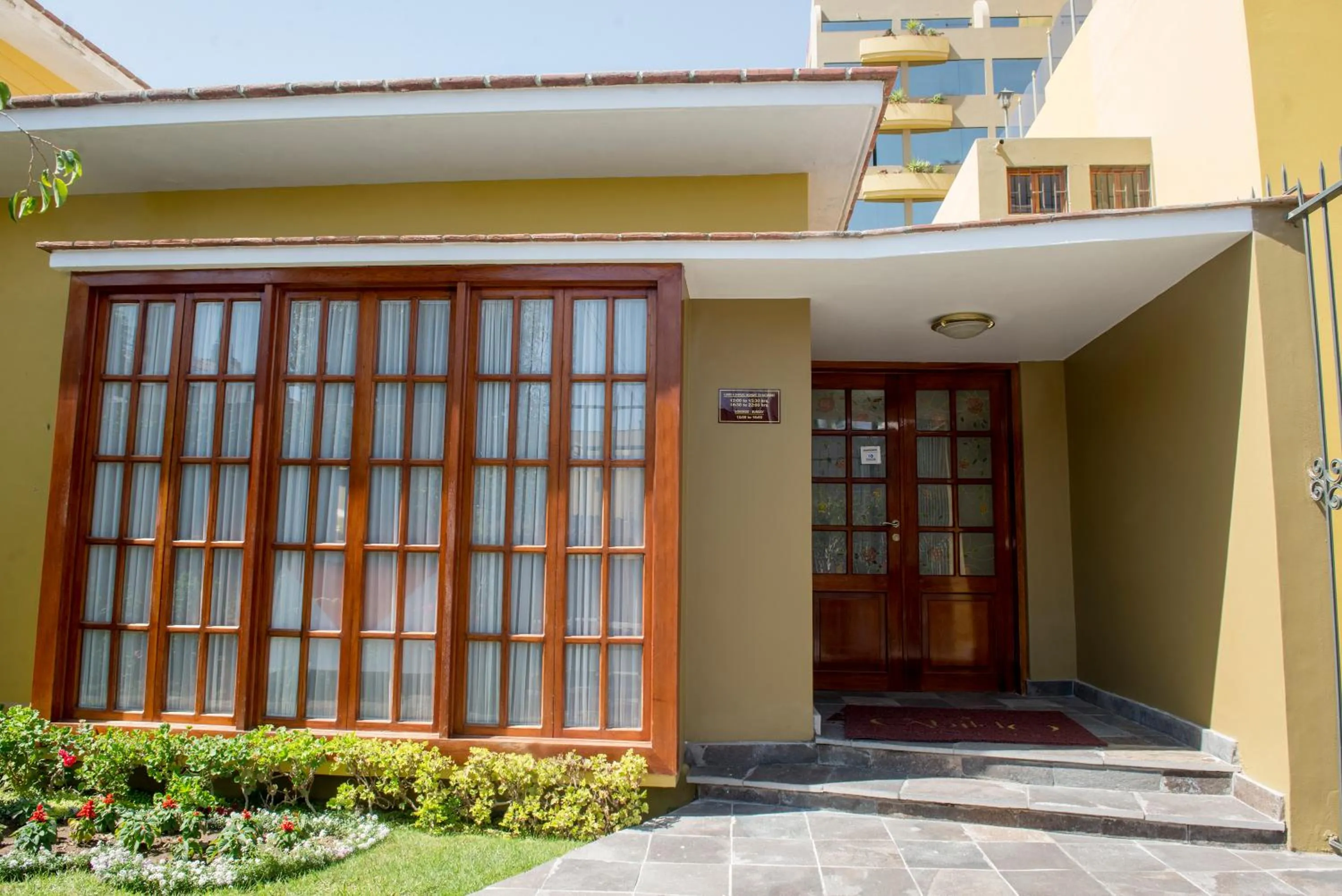 Restaurant/places to eat in El Cabildo Hotel