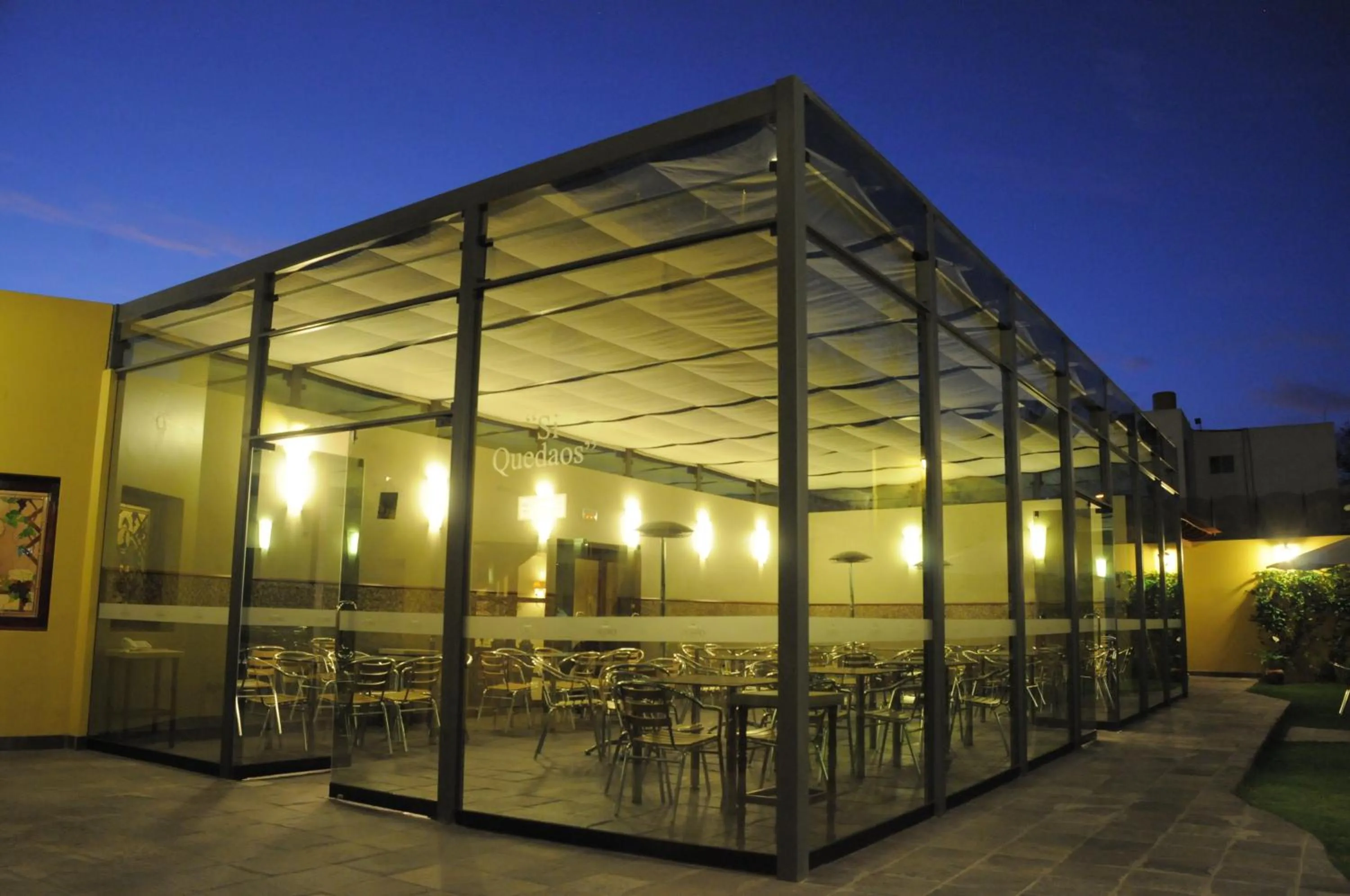 Restaurant/places to eat in El Cabildo Hotel