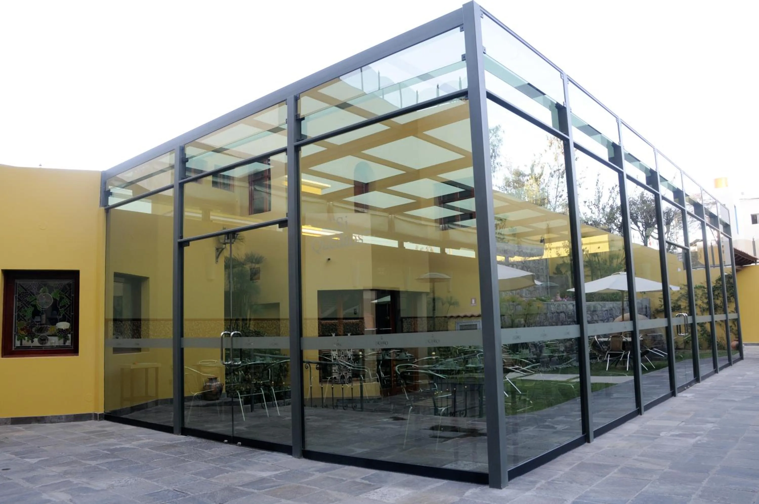 Restaurant/places to eat in El Cabildo Hotel