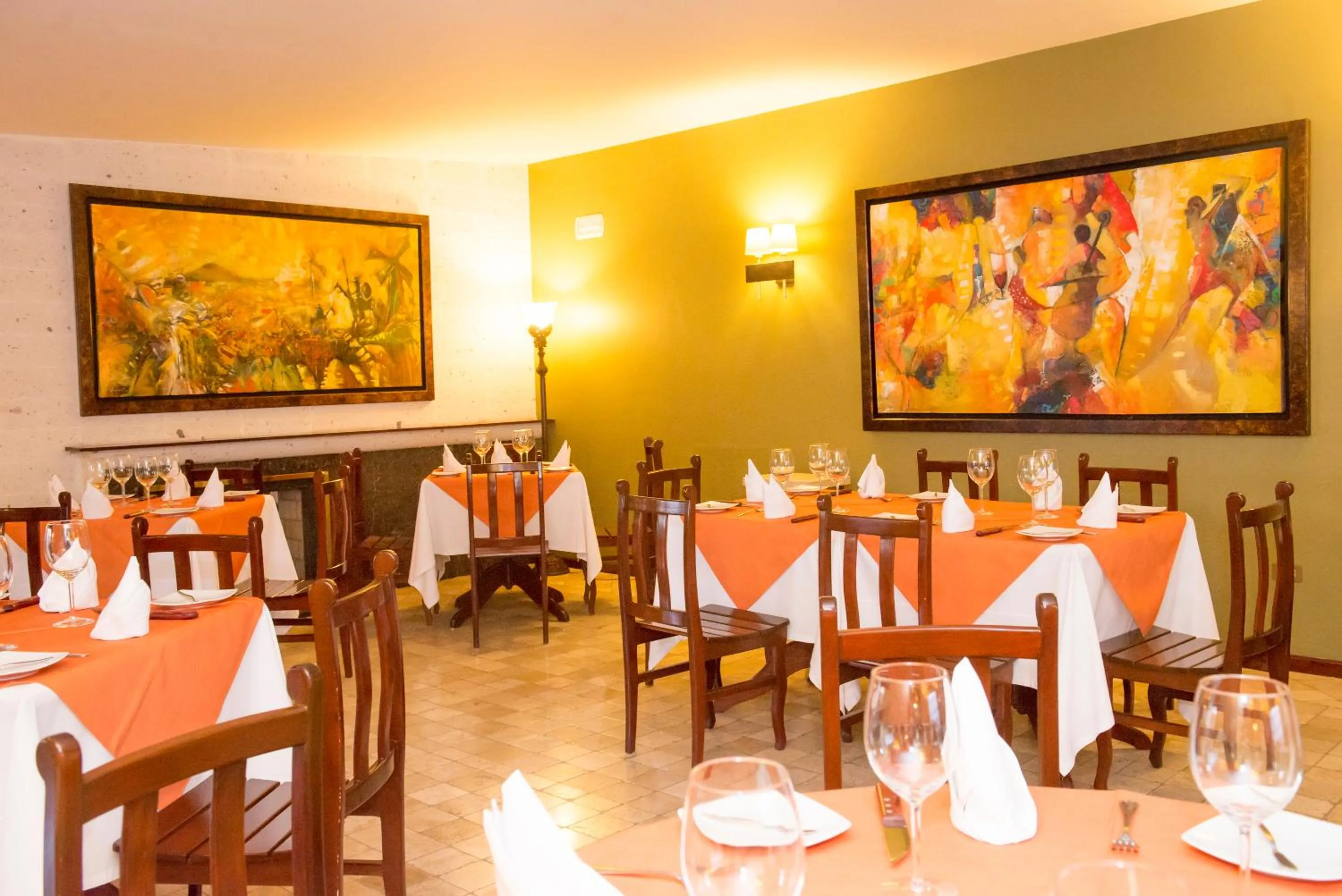 Restaurant/places to eat in El Cabildo Hotel