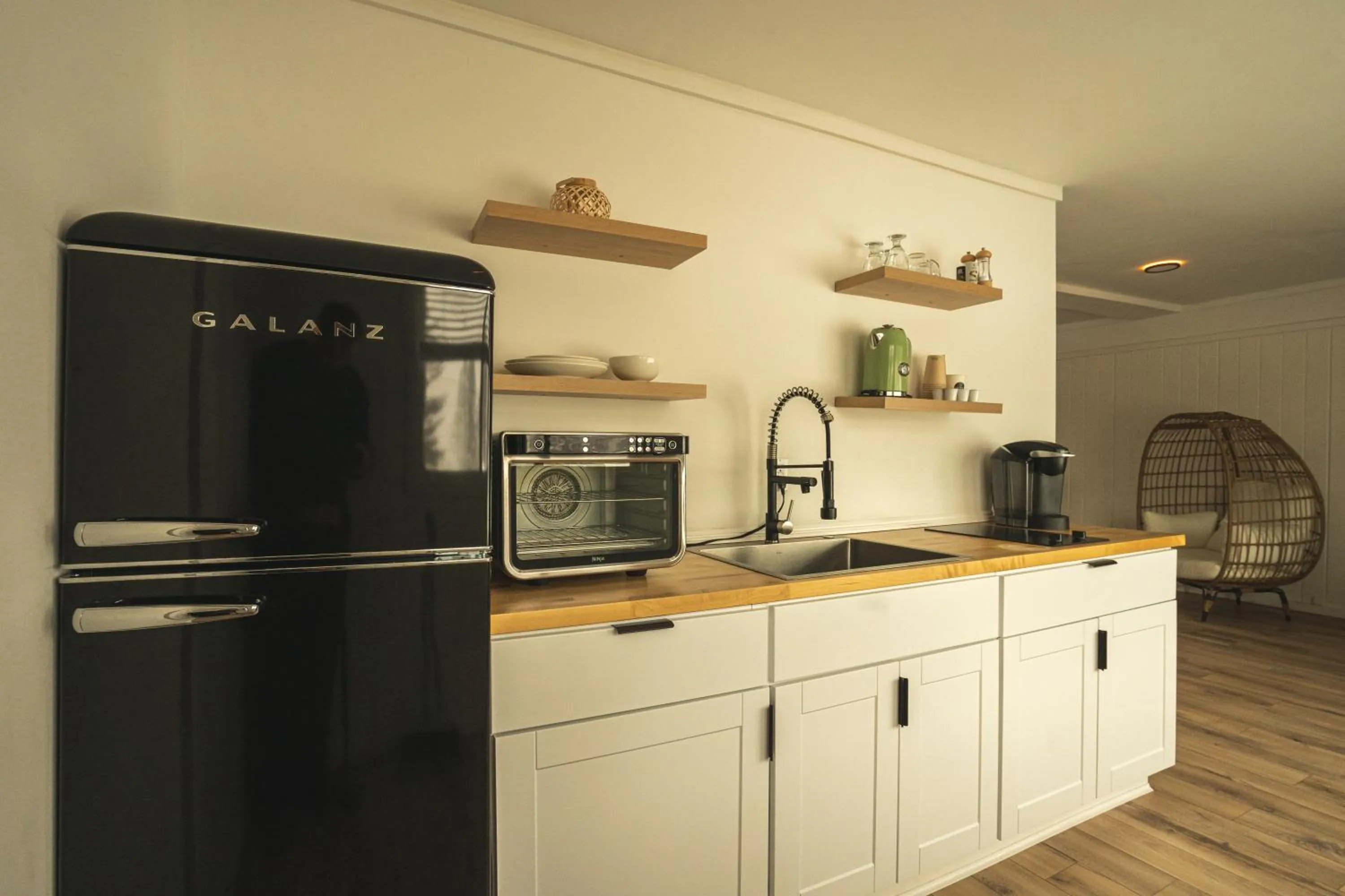 Kitchen or kitchenette in The Boha Hotel
