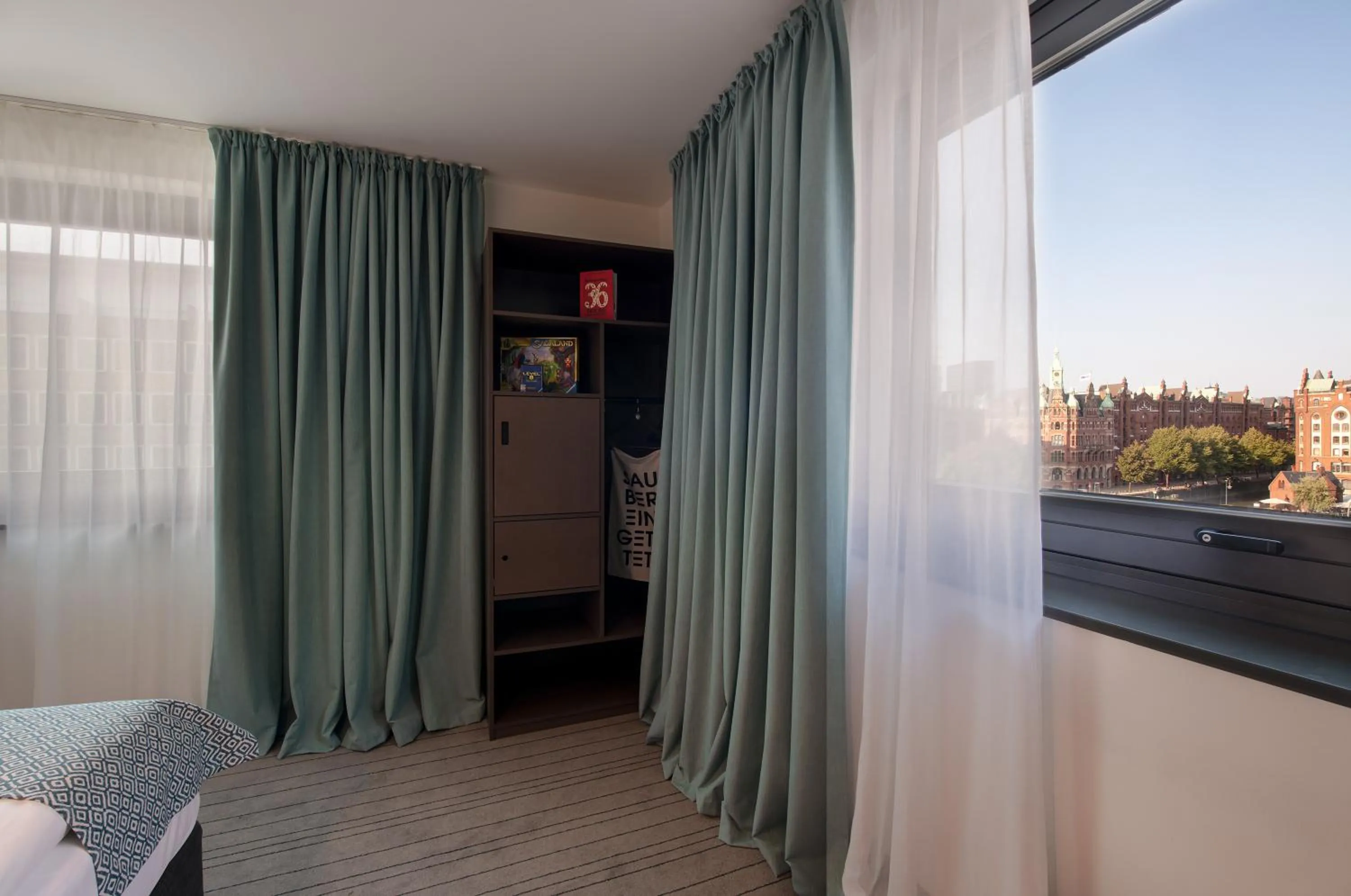 Bedroom, Bed in PIERDREI Hotel HafenCity Hamburg