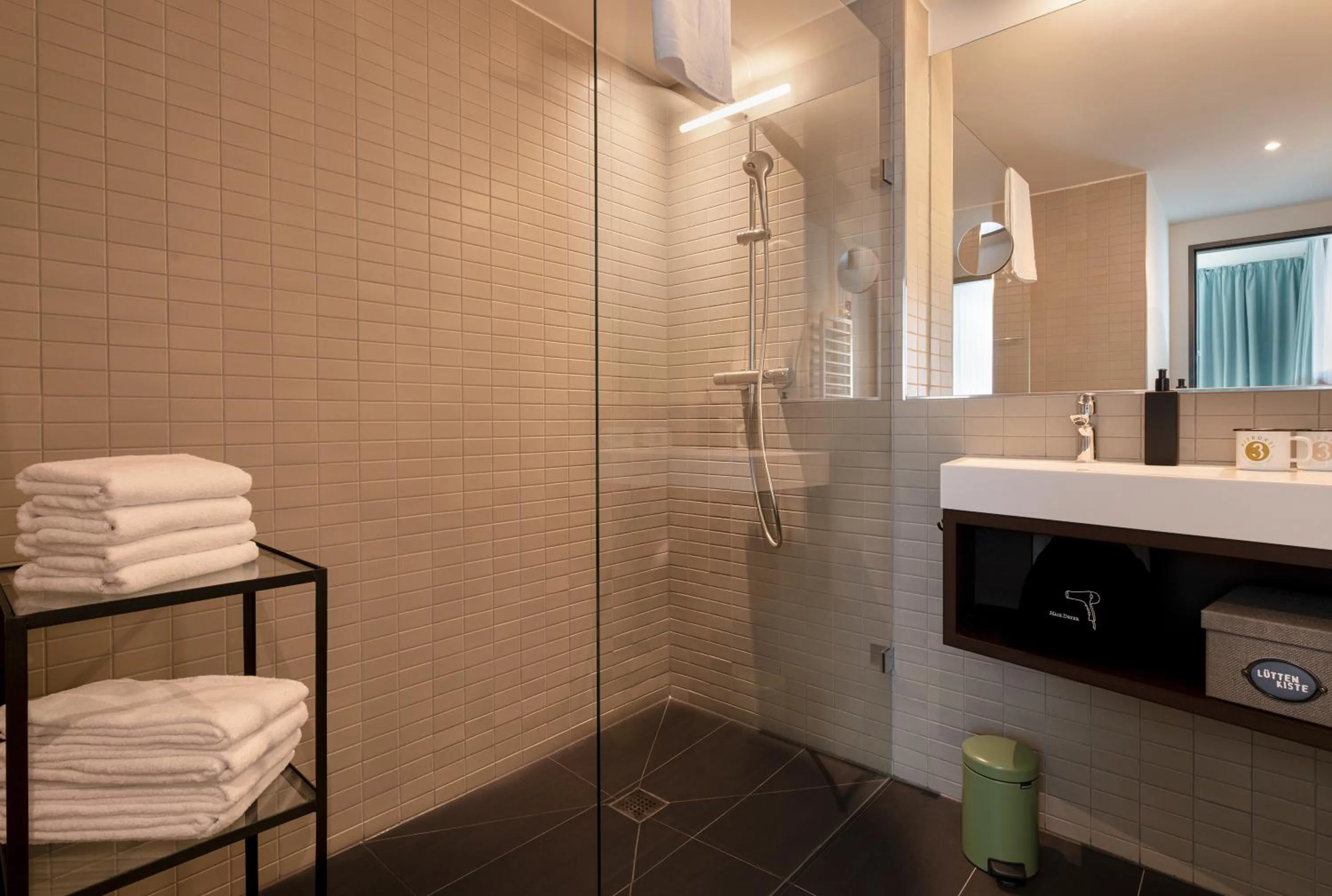 Shower in PIERDREI Hotel HafenCity Hamburg