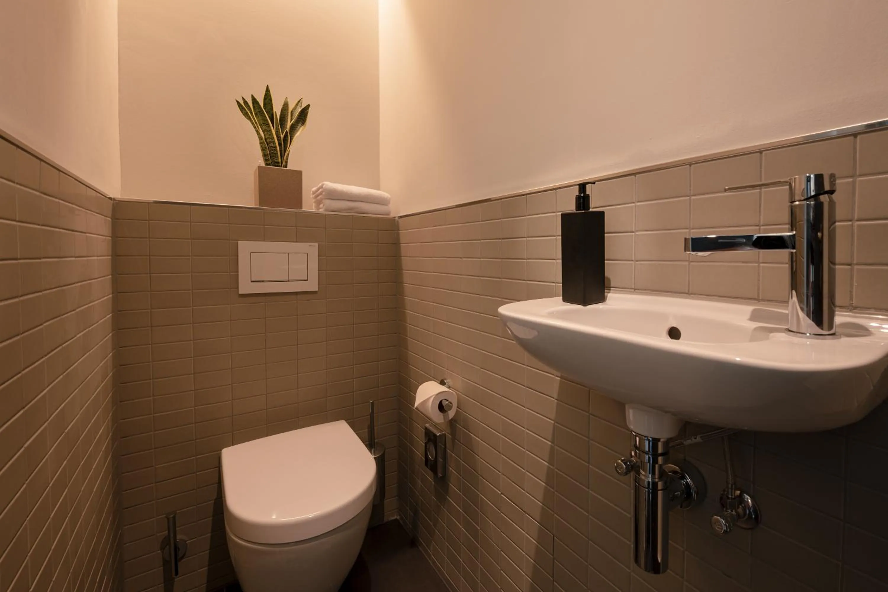 Toilet in PIERDREI Hotel HafenCity Hamburg