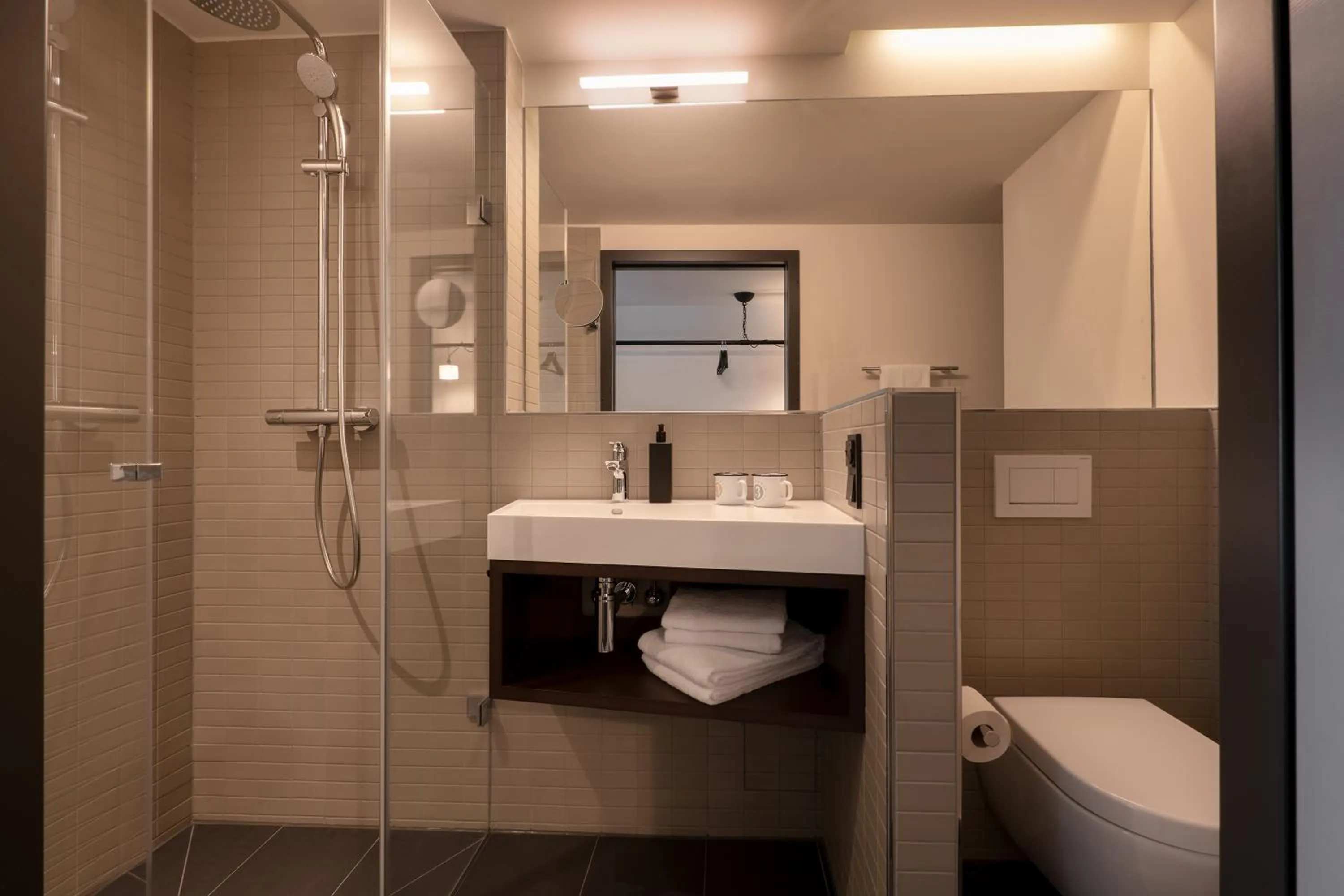 Shower in PIERDREI Hotel HafenCity Hamburg