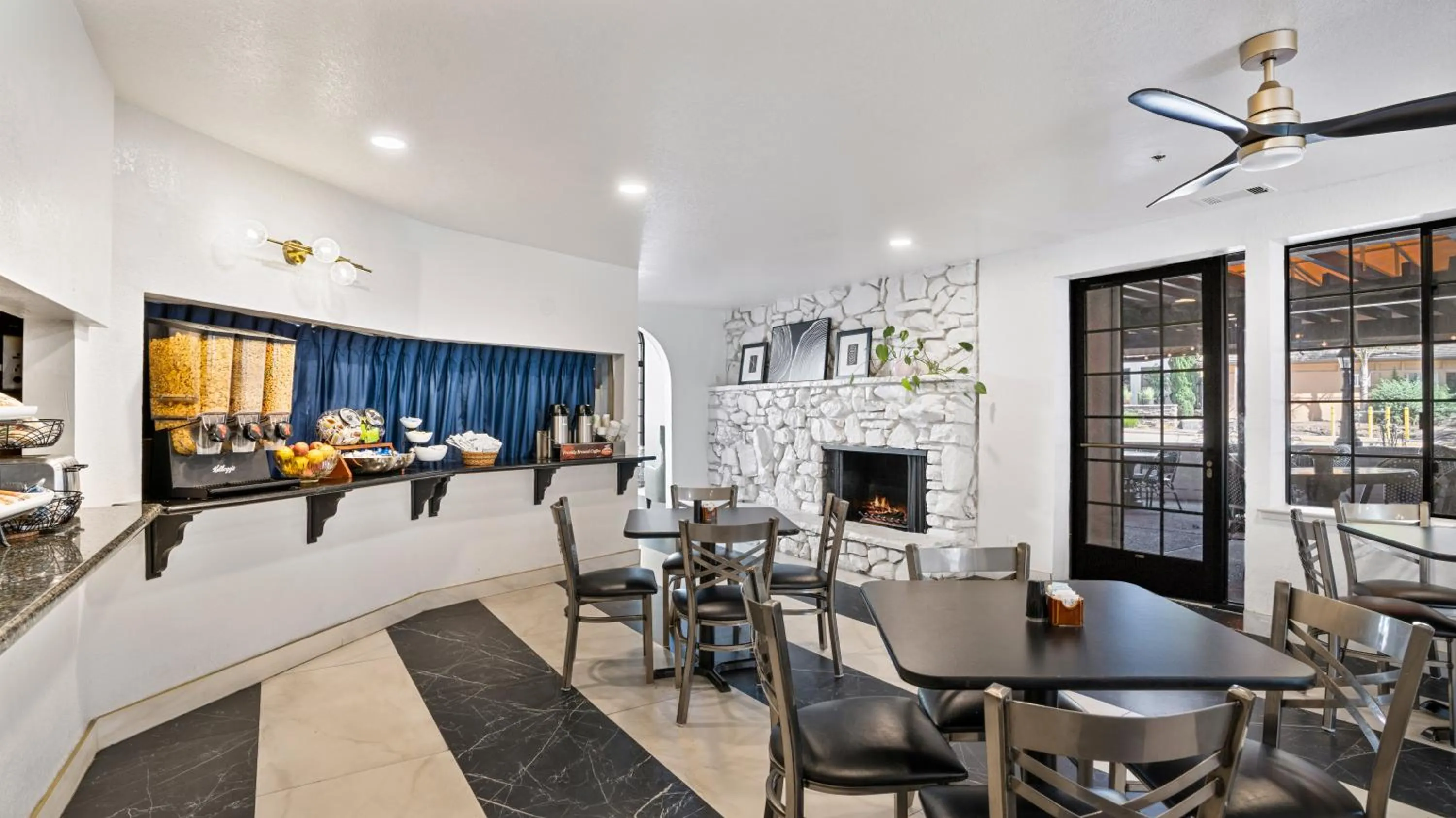 Breakfast in Sands Inn & Suites