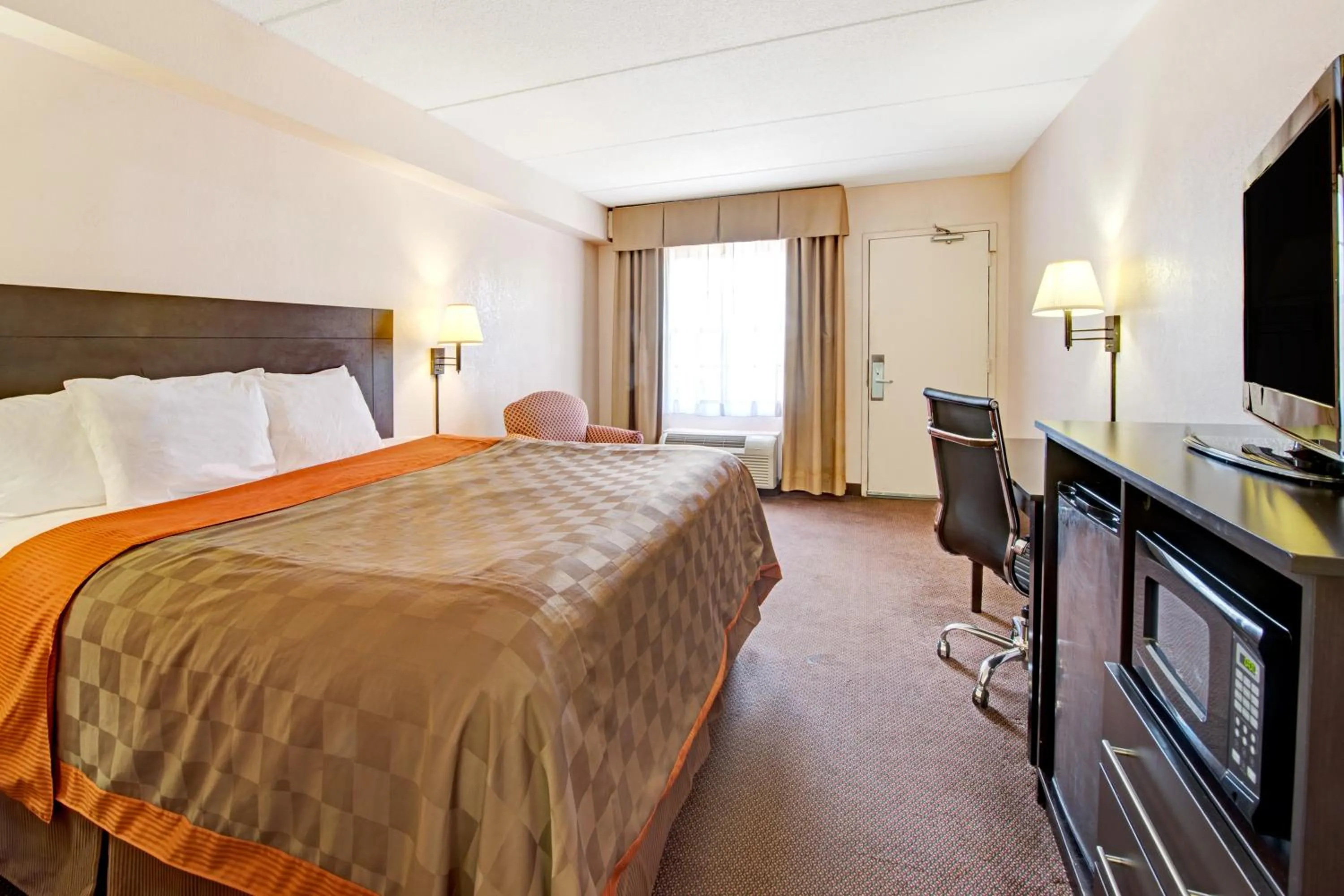 Bedroom in Deluxe Inn San Antonio Near Lackland AFB