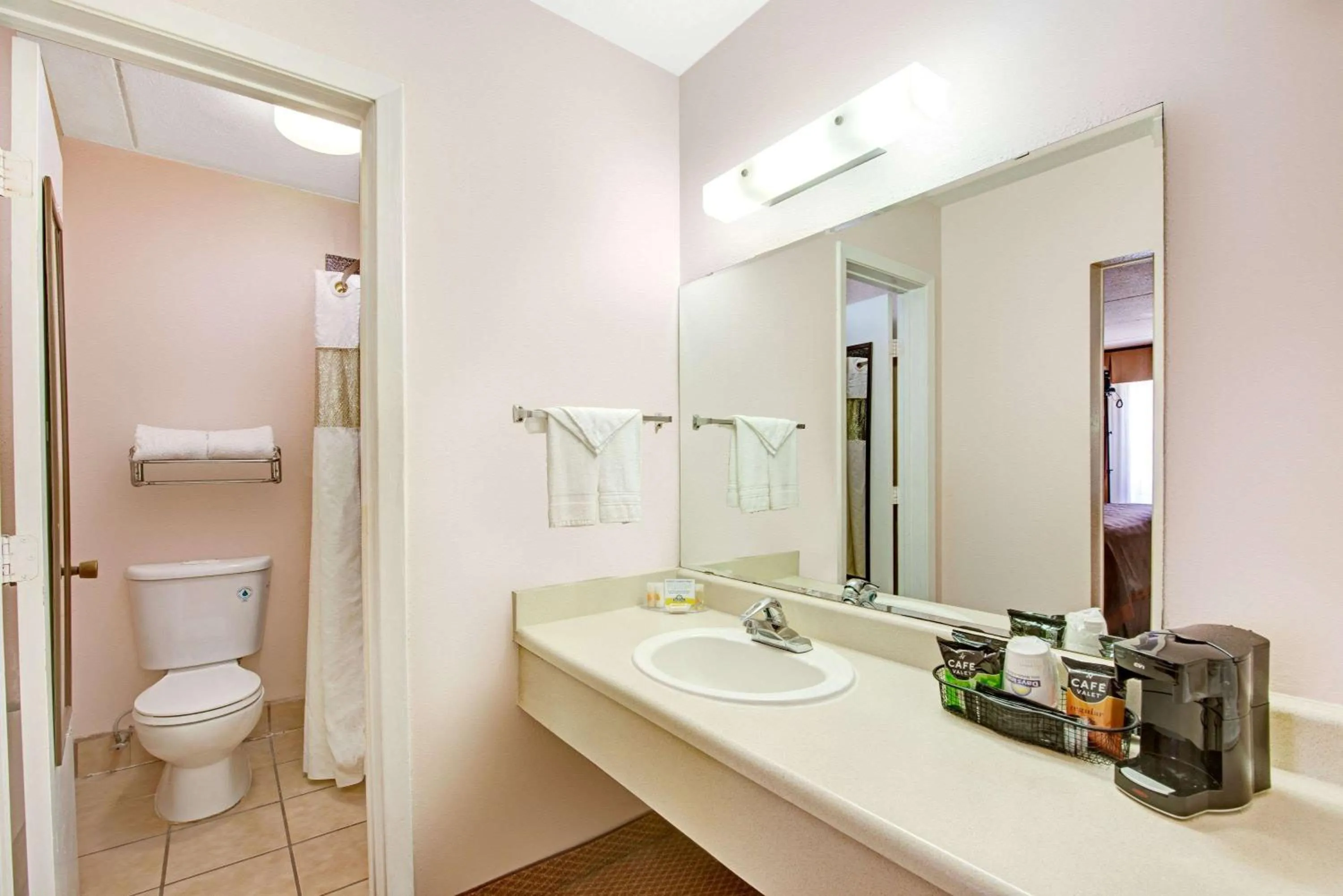 Photo of the whole room, Bathroom in Deluxe Inn San Antonio Near Lackland AFB