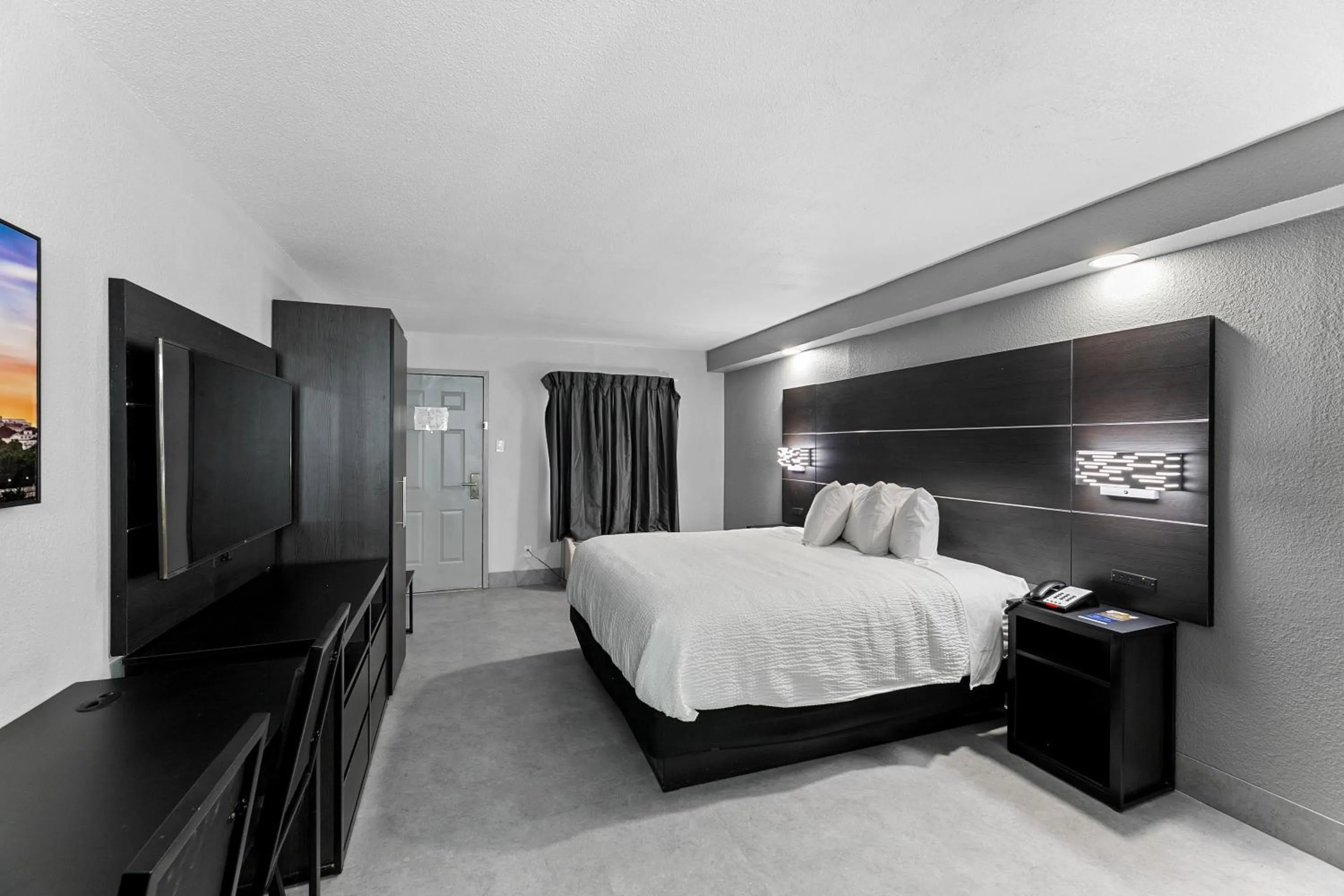 Photo of the whole room, Bed in Baymont by Wyndham San Antonio Near Lackland AFB