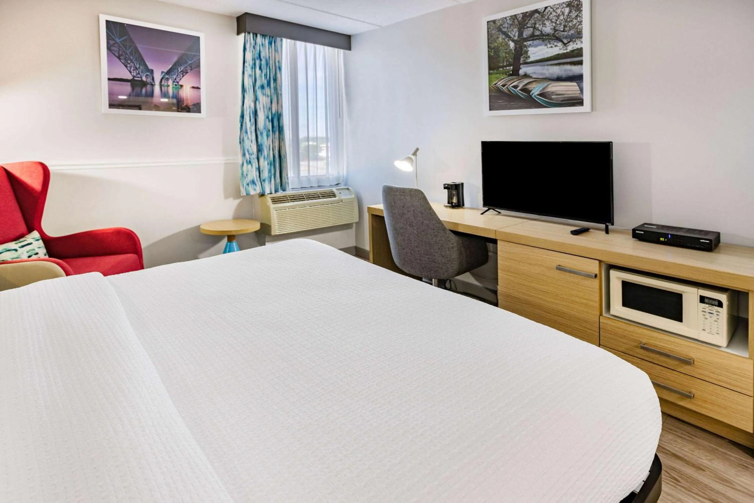 Bedroom in Wingate by Wyndham Fishkill