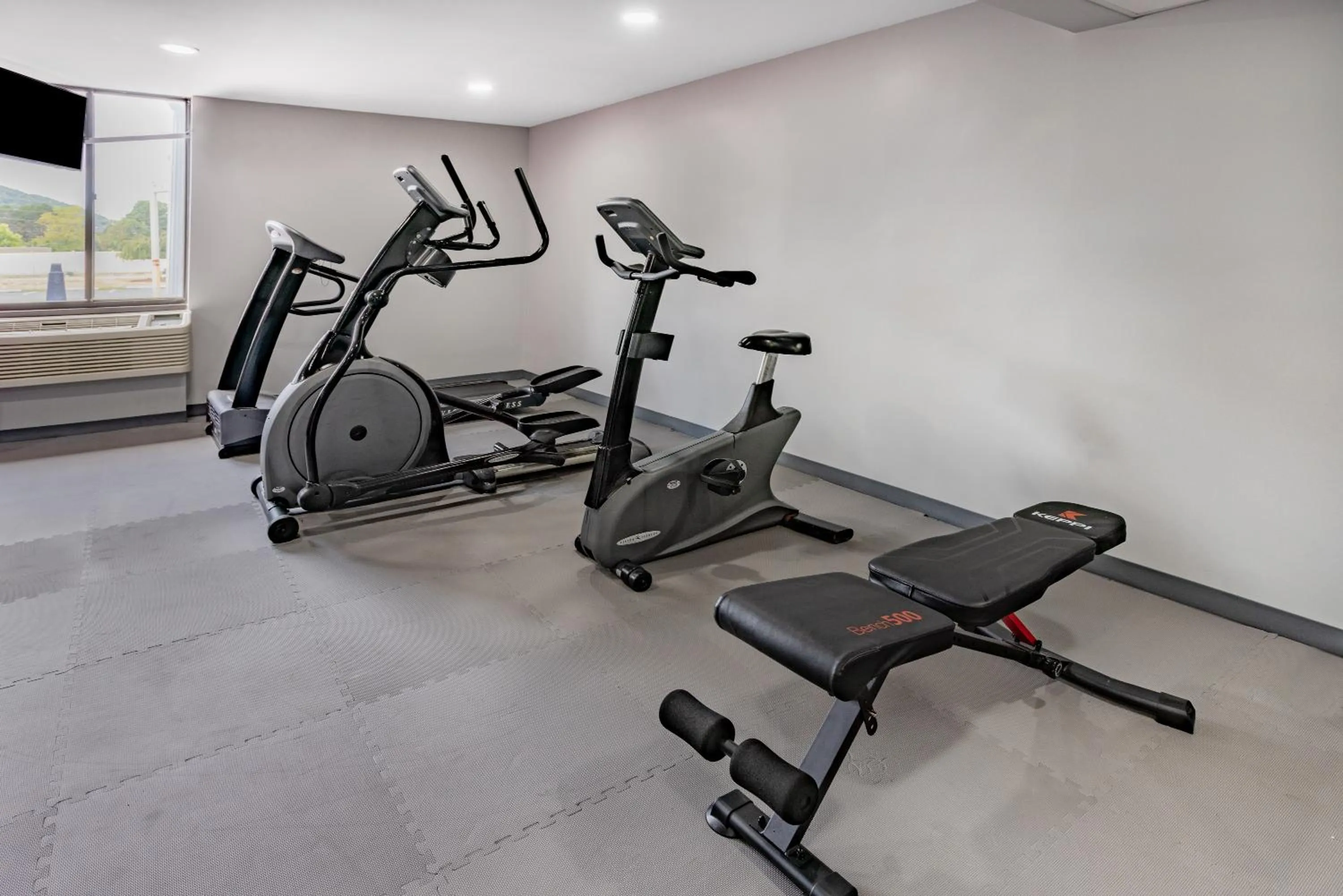 Fitness centre/facilities in Wingate by Wyndham Fishkill