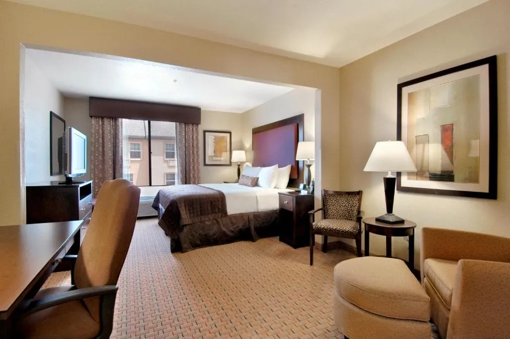 Photo of the whole room, Bed in Wingate by Wyndham Yuma