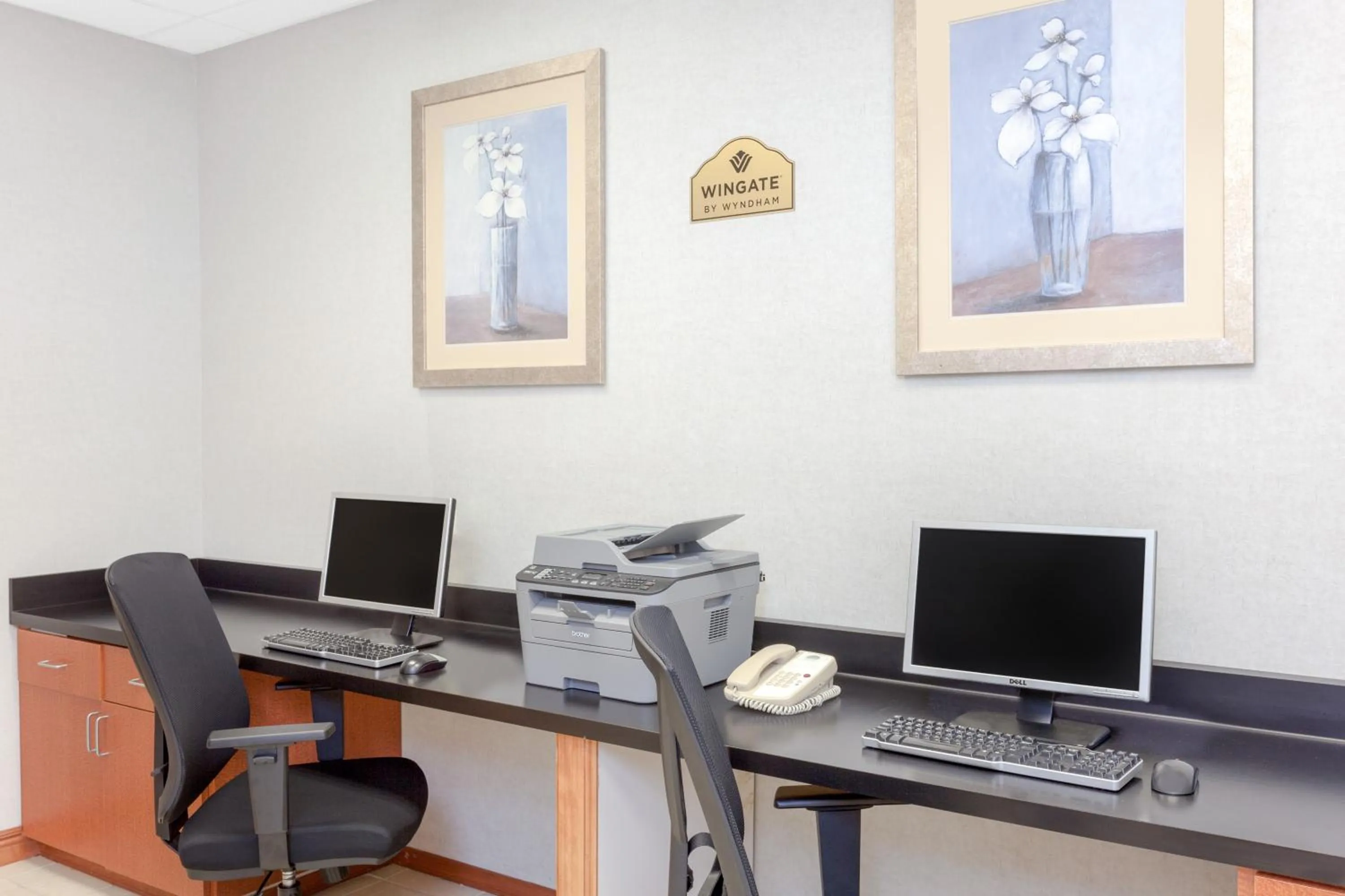 Business facilities in Wingate by Wyndham Yuma