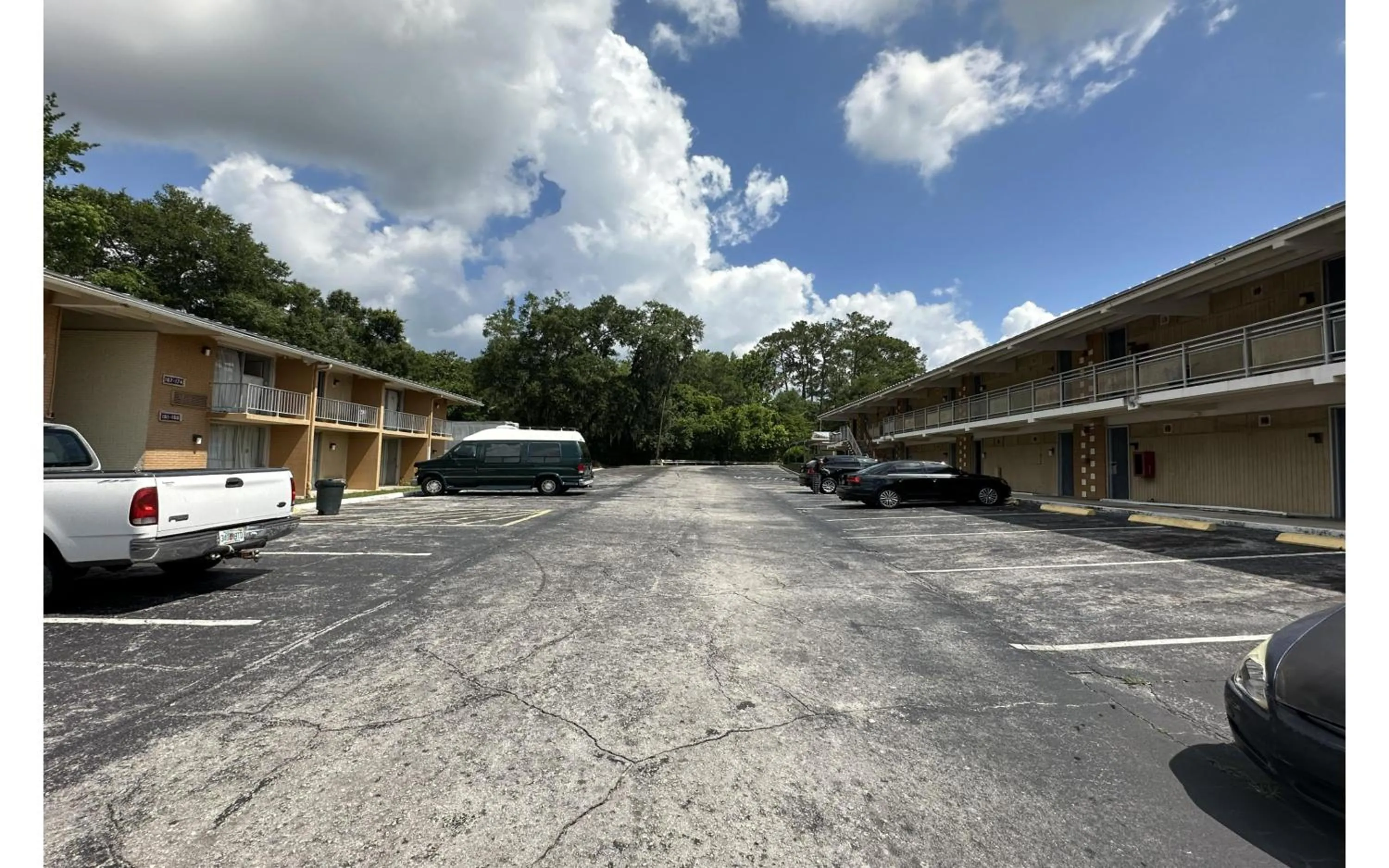 Parking in Kampus Inn by Hotel O Gainesville - University Area