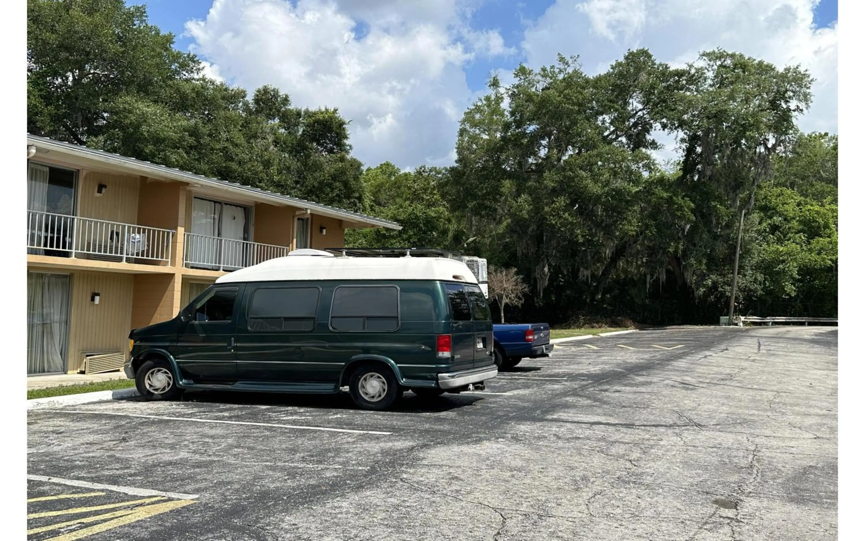 Parking in Kampus Inn by Hotel O Gainesville - University Area