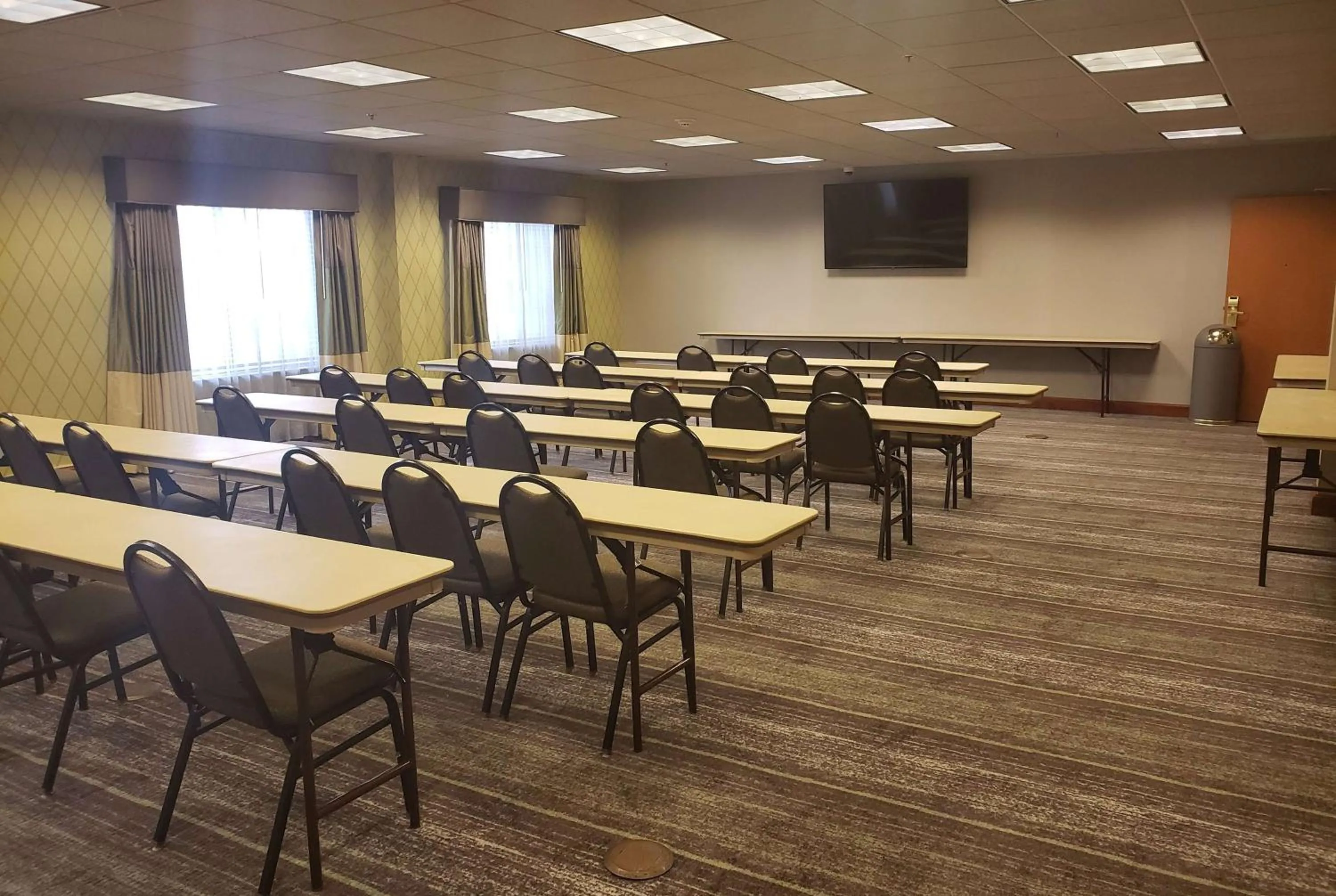Meeting/conference room in Wingate by Wyndham Coon Rapids