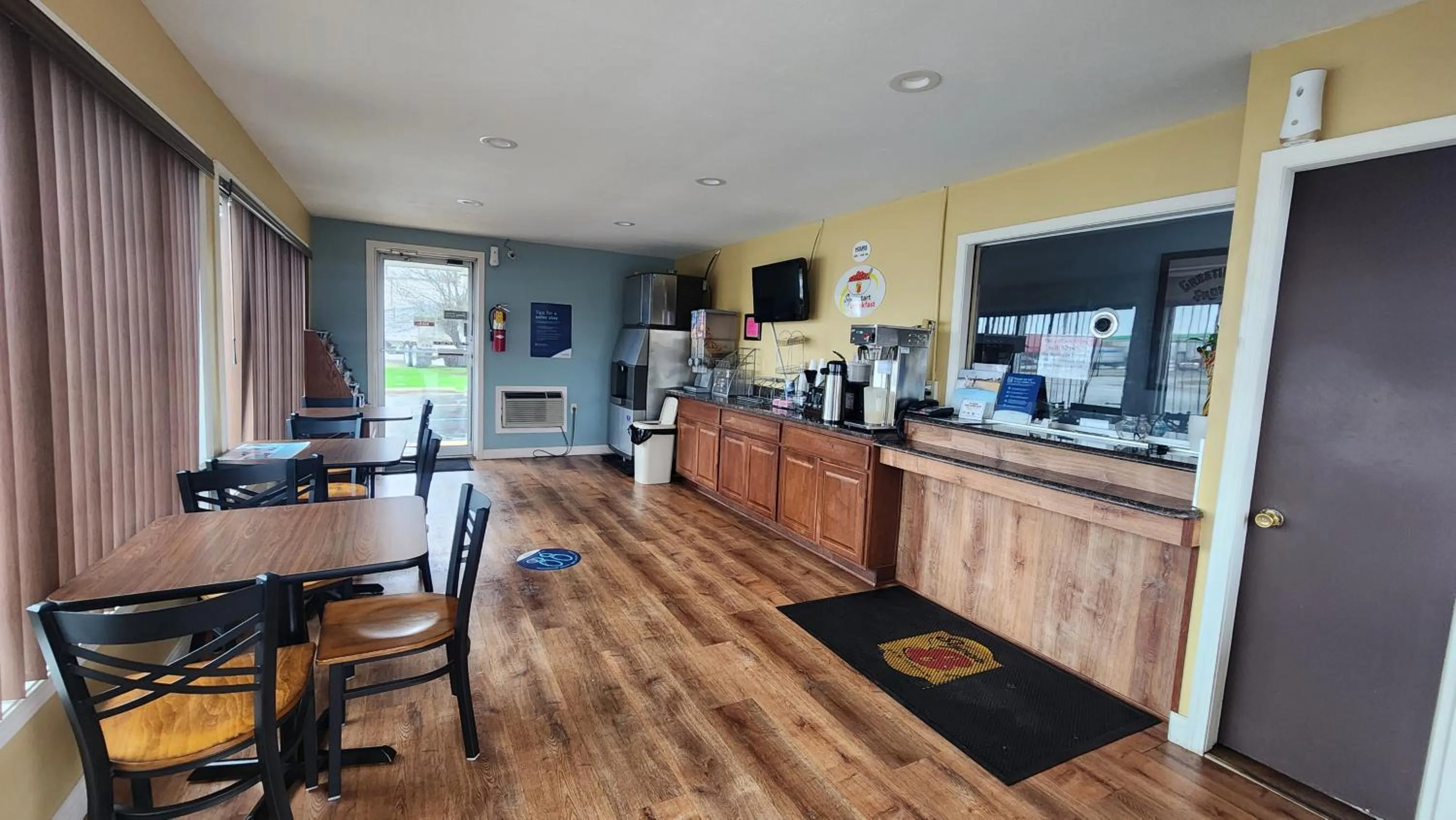 Breakfast in Super 8 by Wyndham Centerville-Richmond