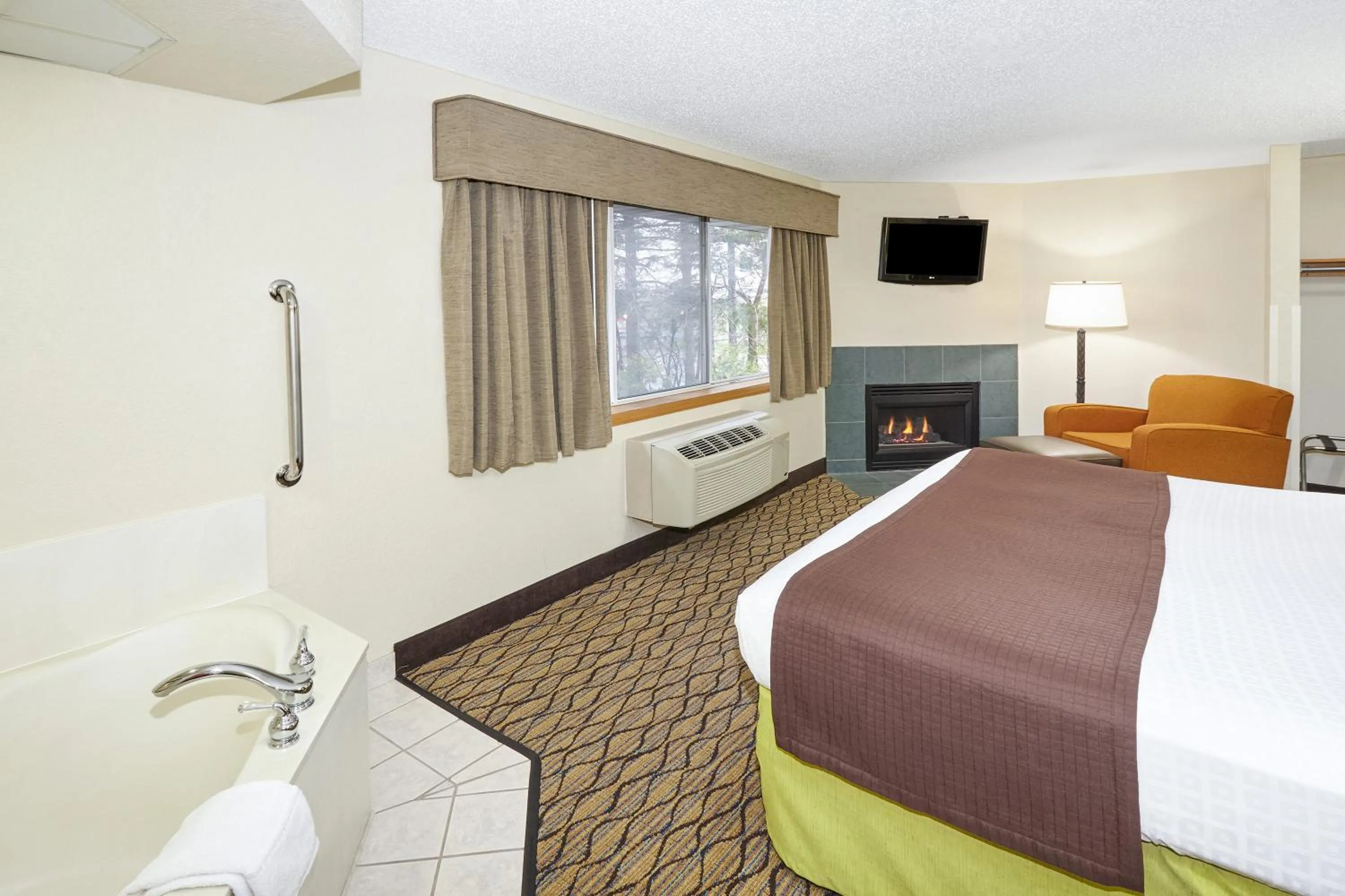 Photo of the whole room, Bed in AmericInn by Wyndham Sheboygan