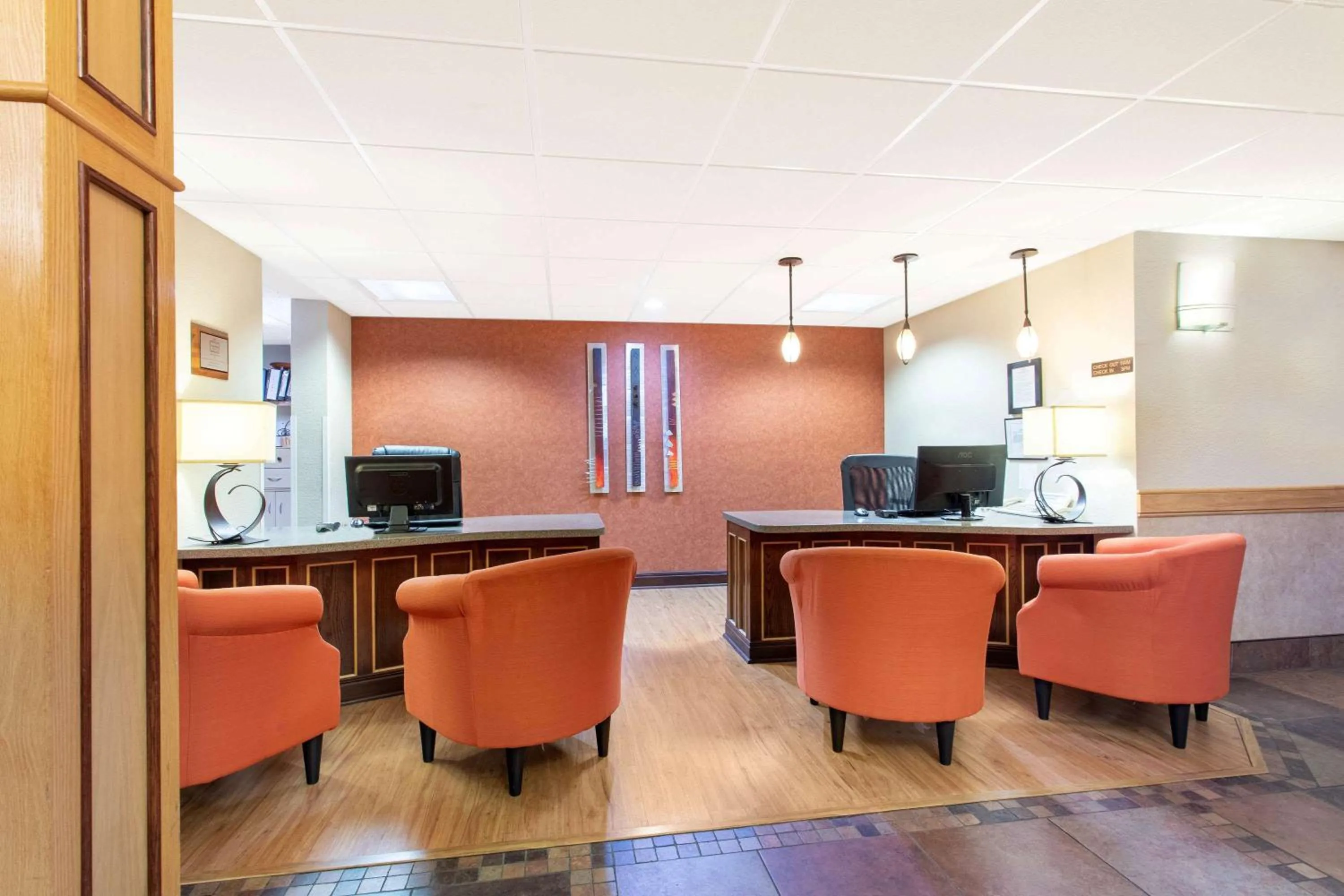 Lobby or reception in AmericInn by Wyndham Sheboygan