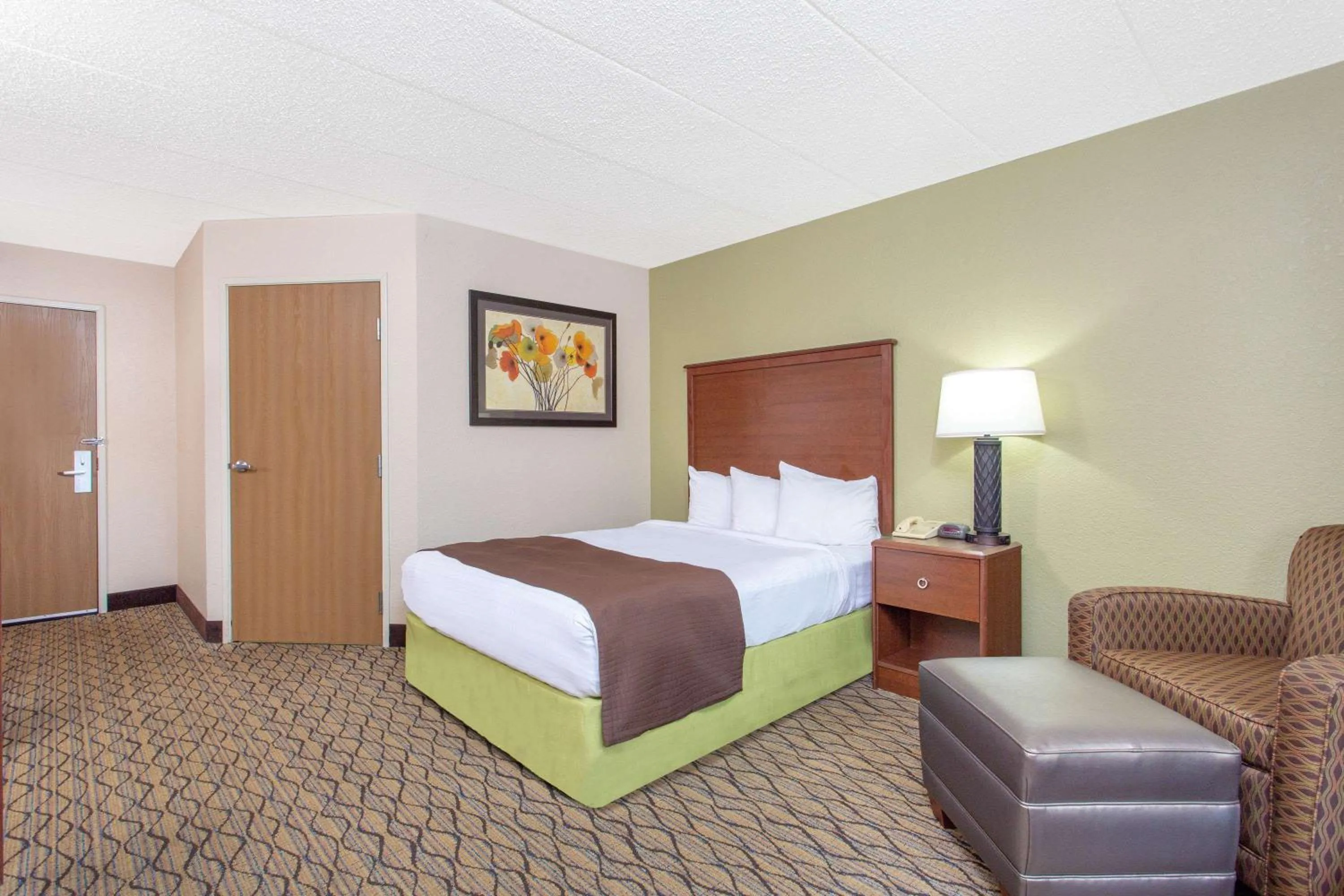 Photo of the whole room, Bed in AmericInn by Wyndham Sheboygan