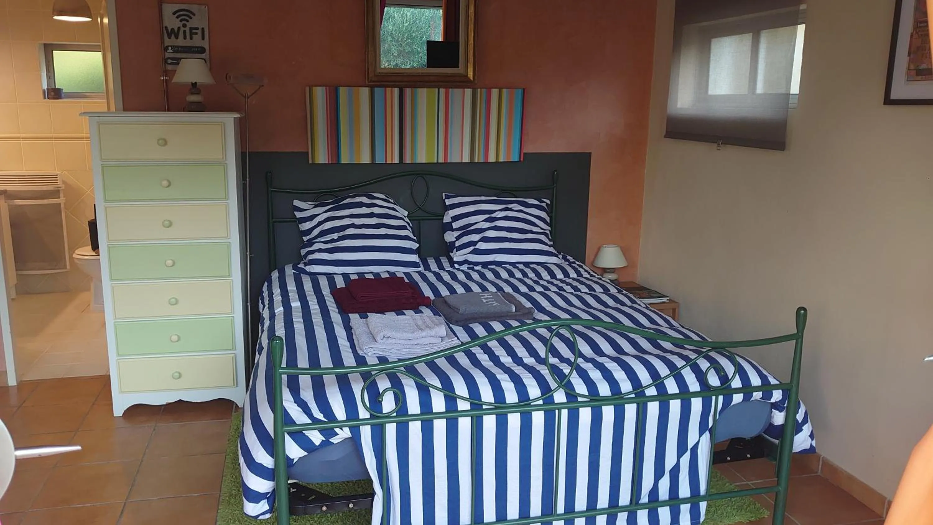 Bed in Studio au coeur de la petite camargue