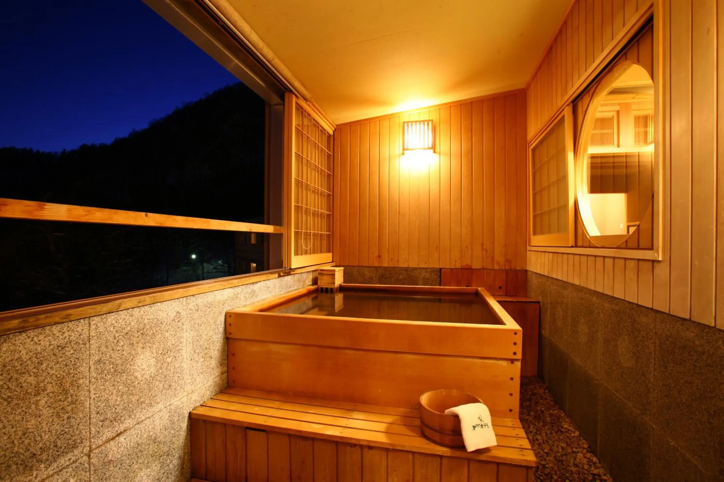 Japanese-Style Room with Open-Air Bath in Jozankei Daiichi Hotel Suizantei Japanese-Style Room with Open-Air Bath in Jozankei Daiichi Hotel Suizantei