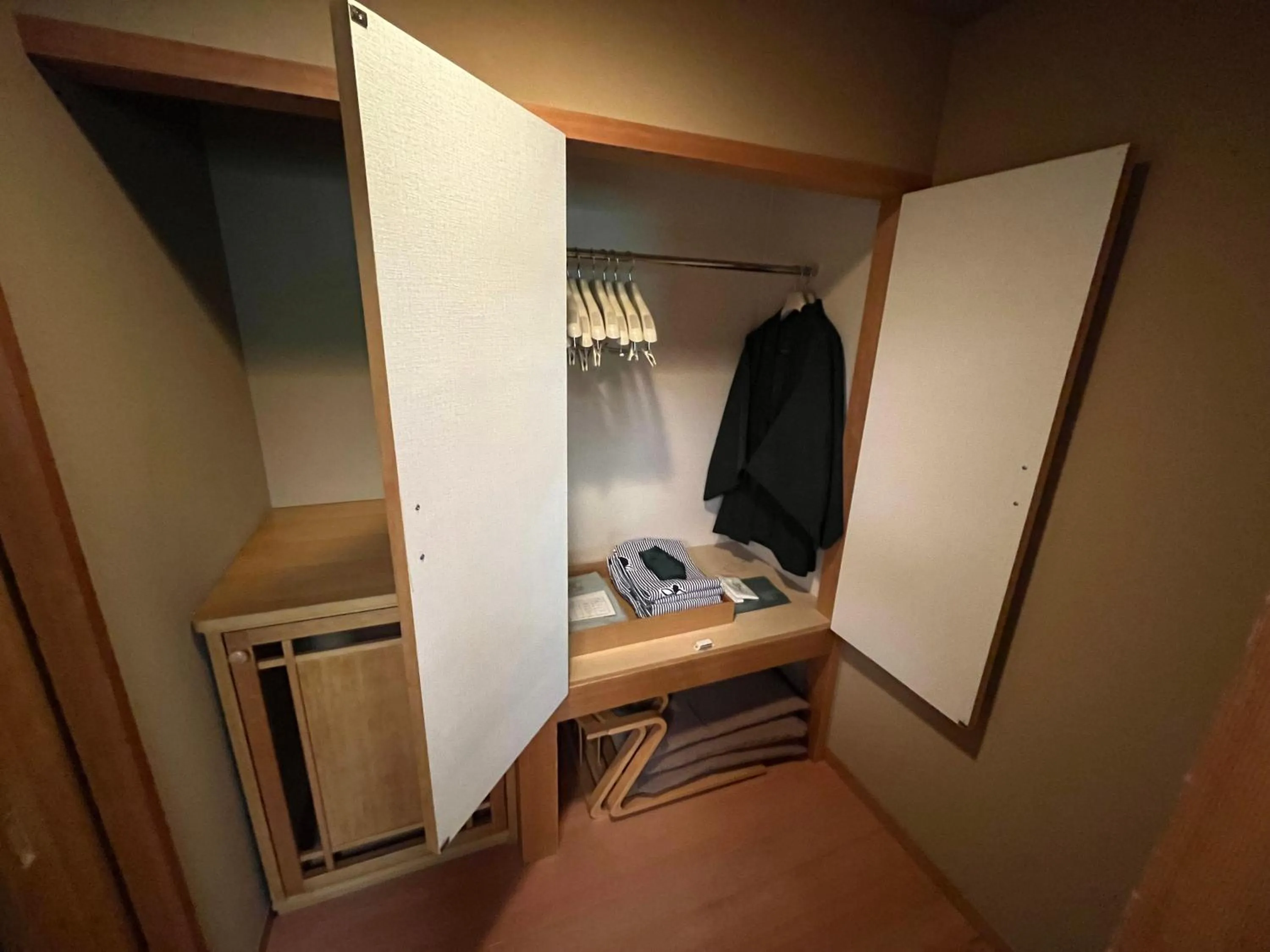 wardrobe in Jozankei Daiichi Hotel Suizantei