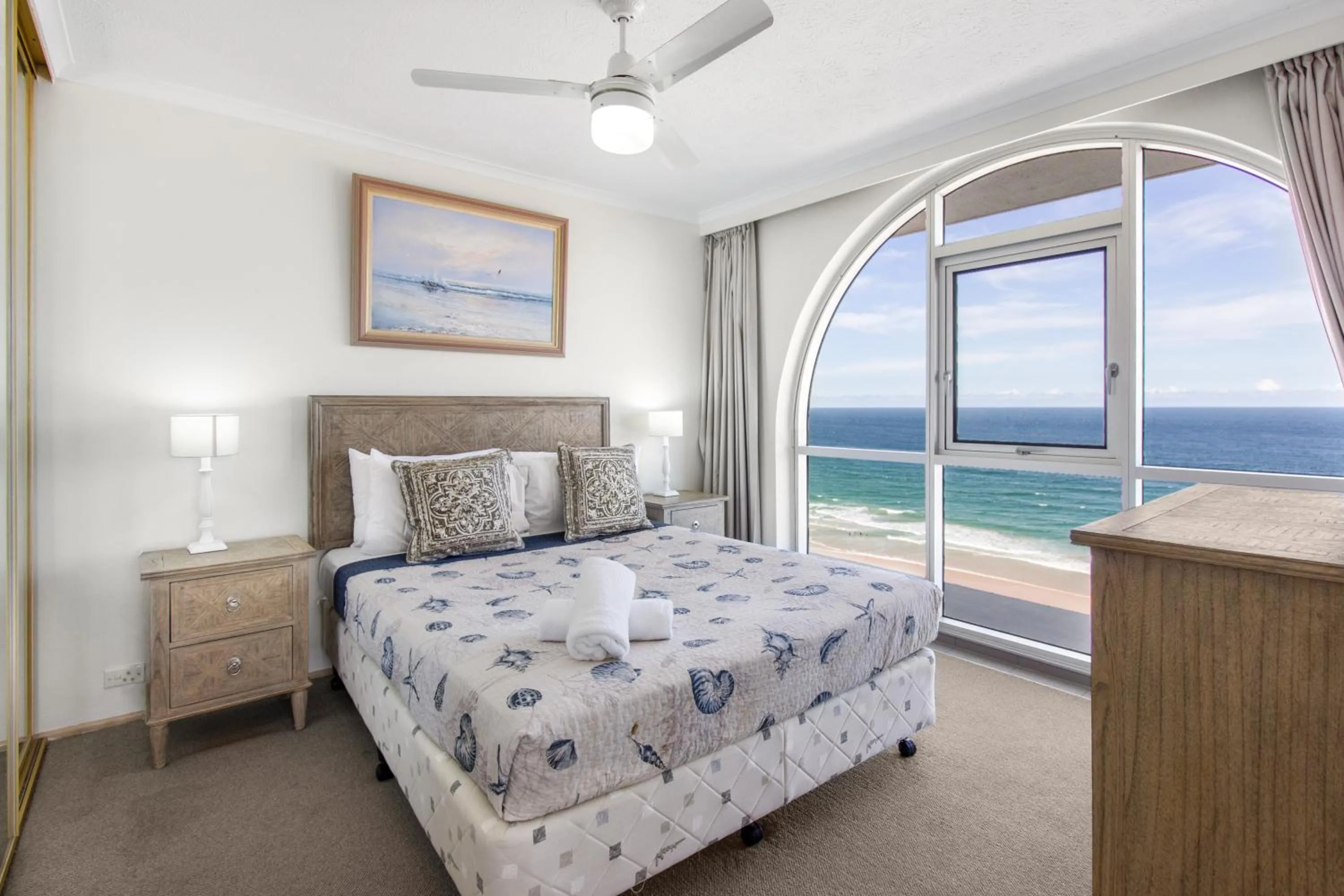 View (from property/room), Bed in Boulevard Towers on Broadbeach