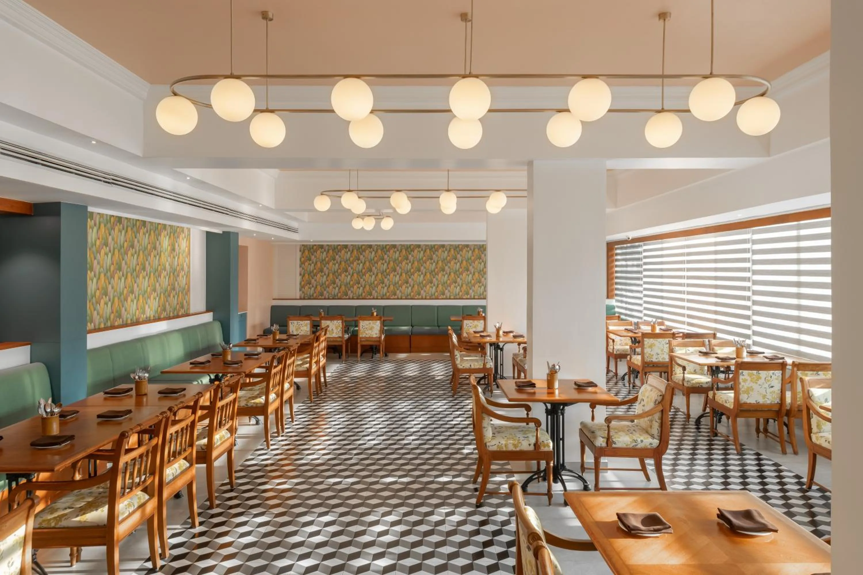 Restaurant/places to eat in The Avenue Regent