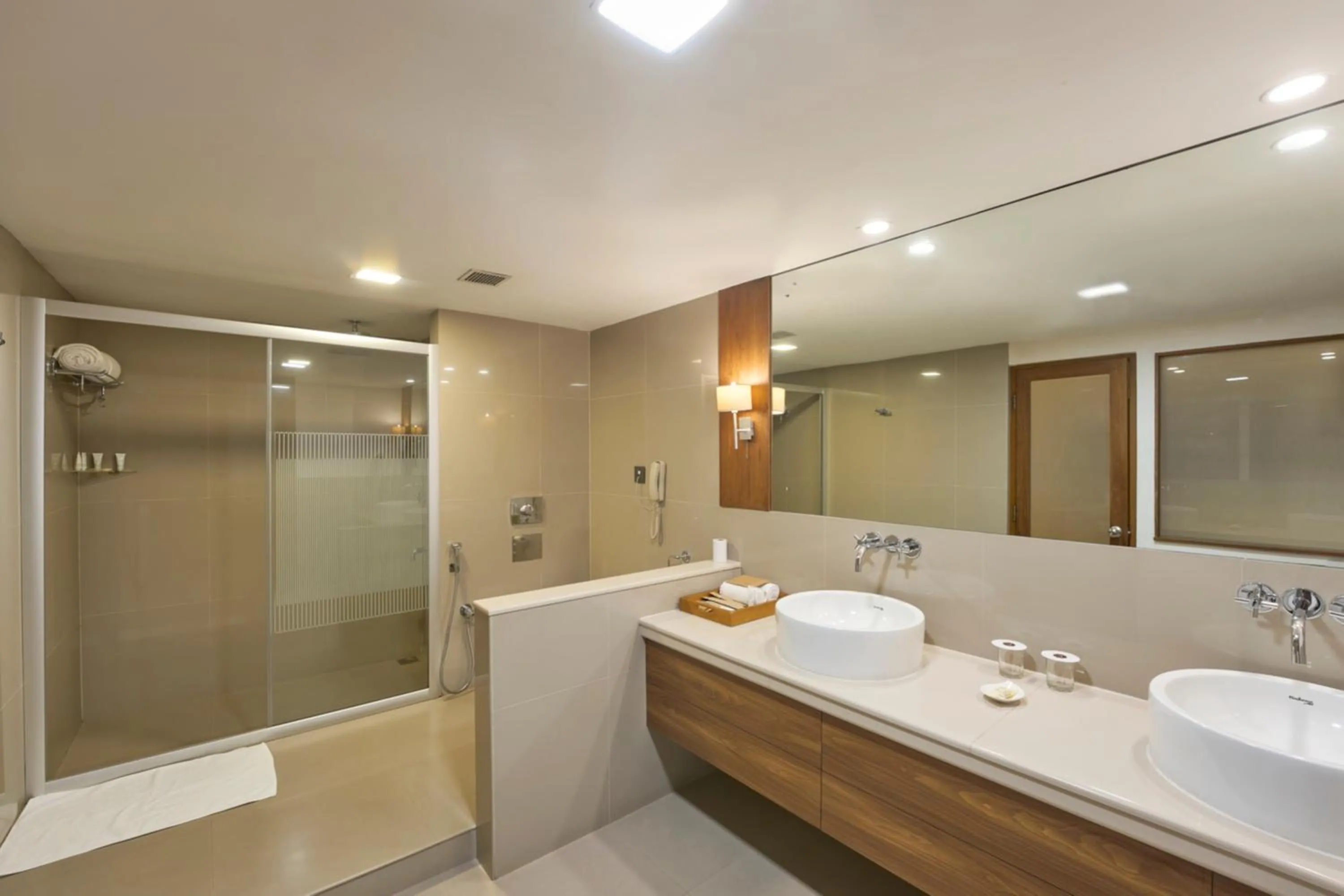 Shower in The Avenue Regent