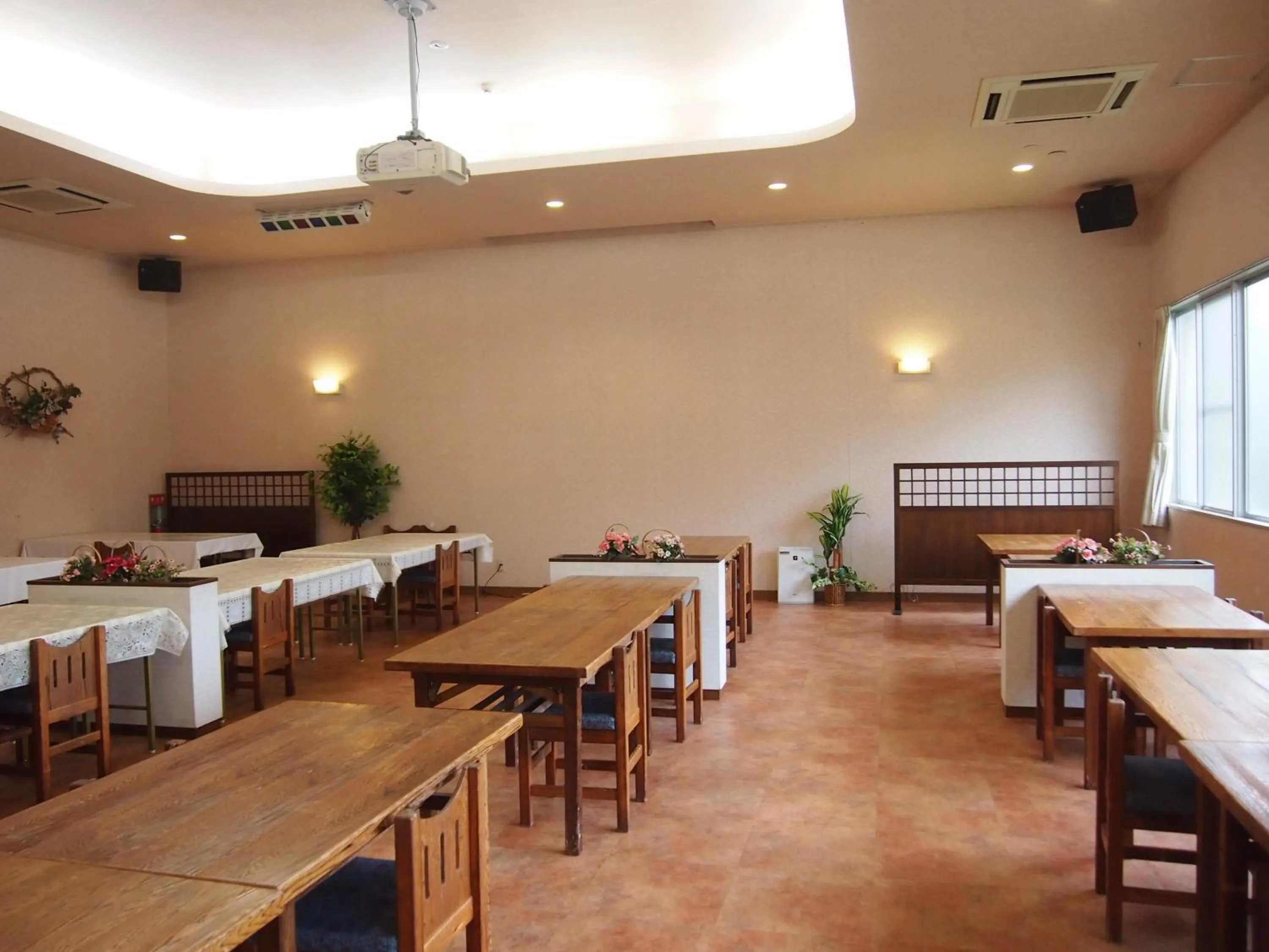 Restaurant/places to eat in Tashiro Annex