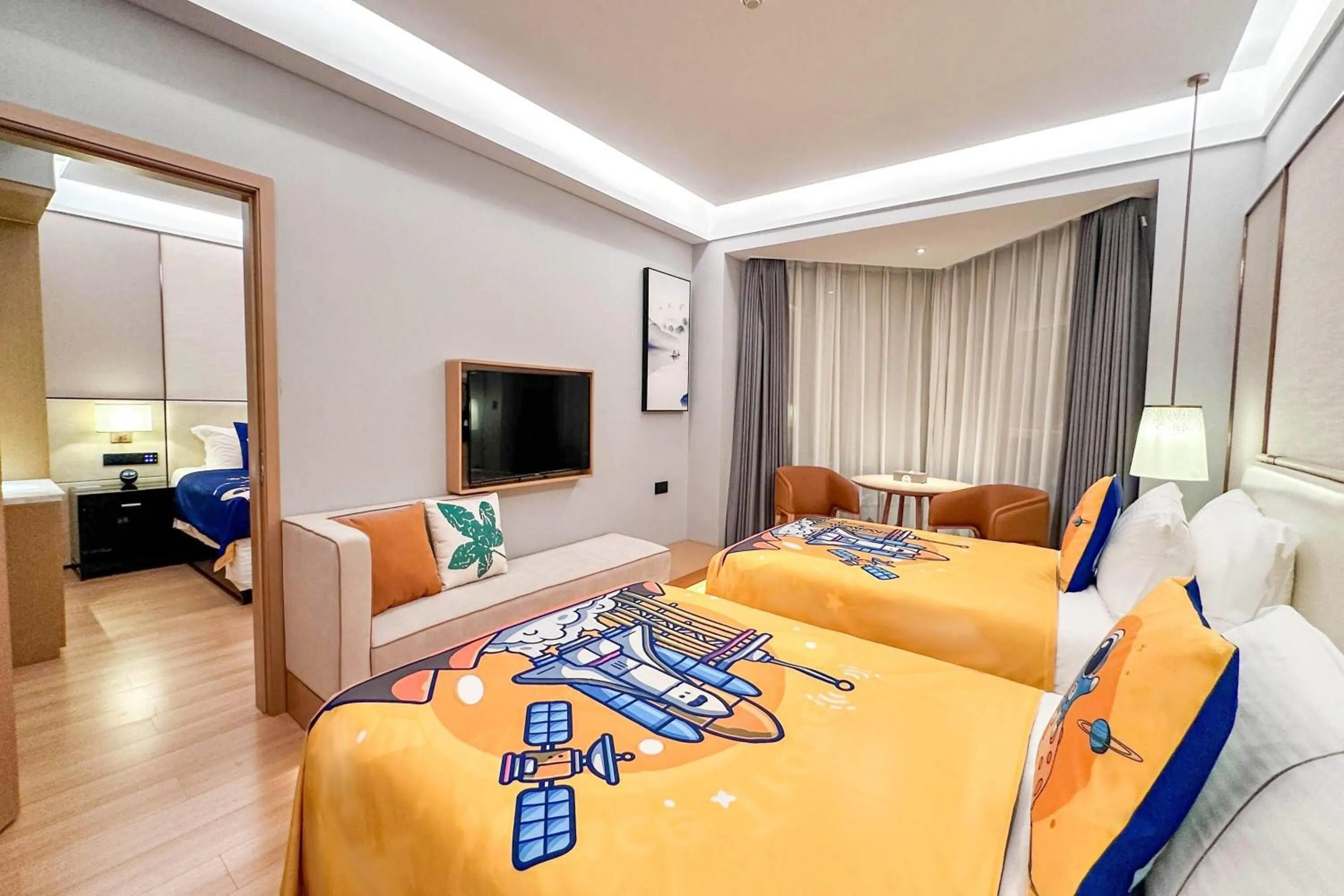 Photo of the whole room, Bed in Wyndham Garden Haikou Meilan