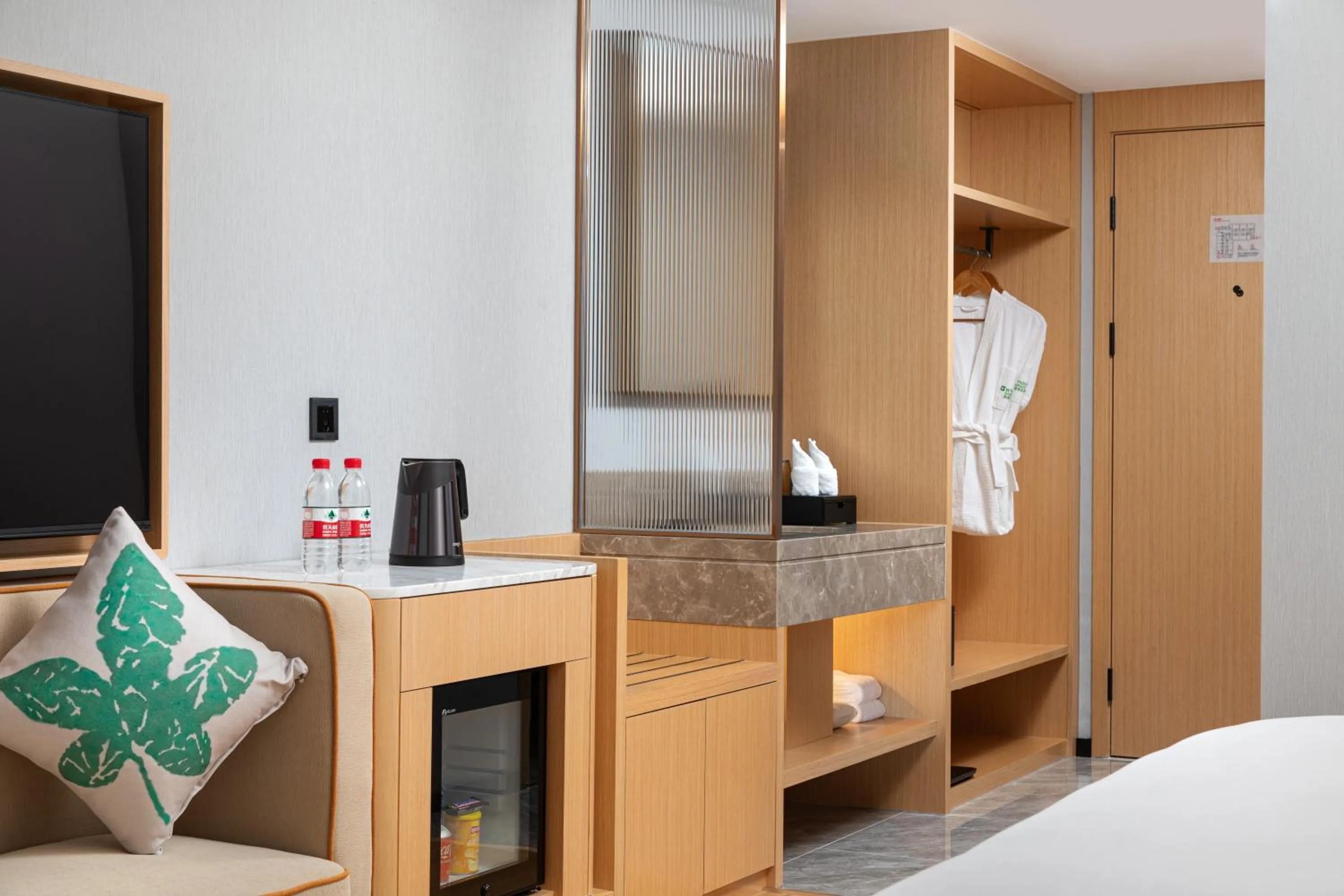 Bedroom, Bed in Wyndham Garden Haikou Meilan