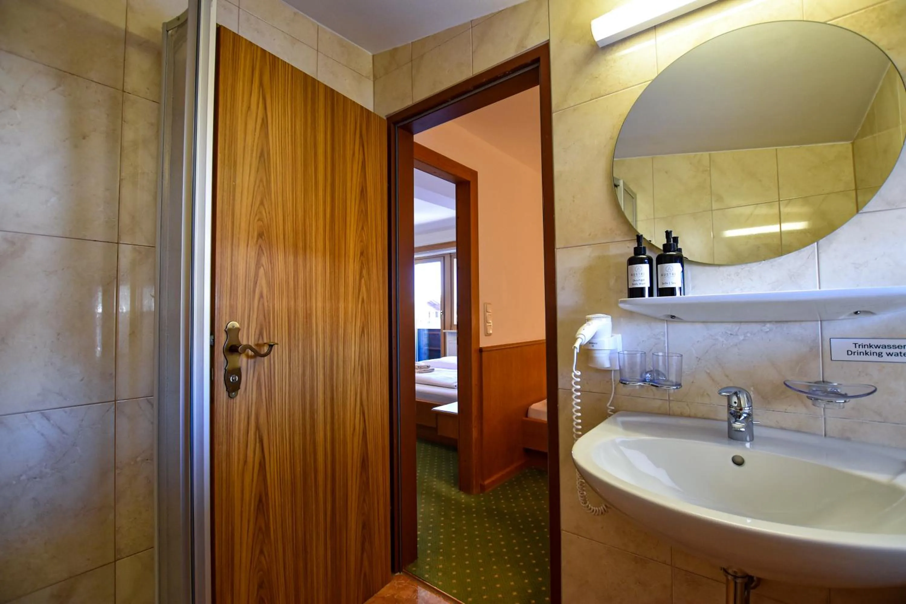 Bathroom in Hotel-Garni Austria