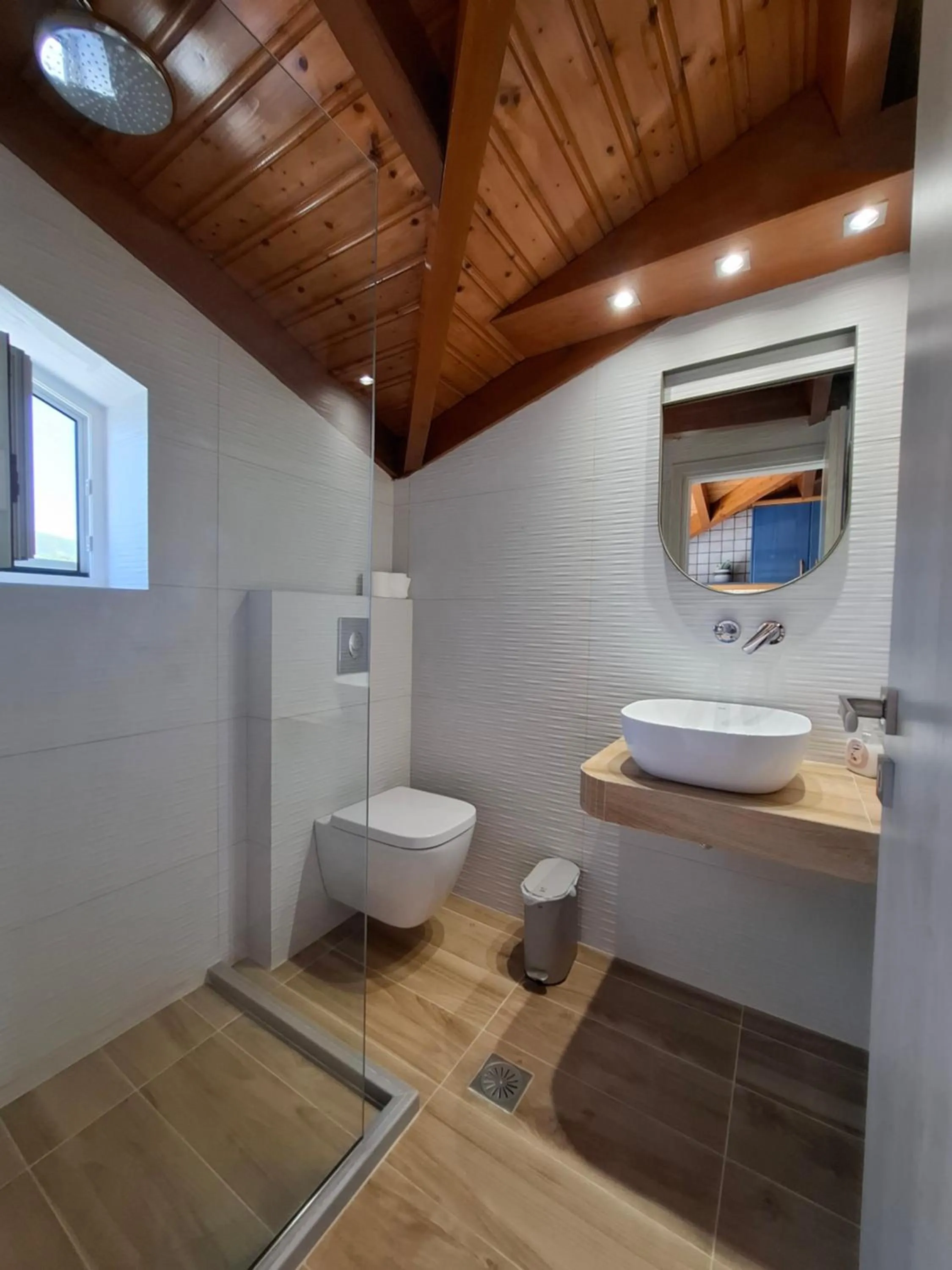 Shower in Sunflower Apartments & Studios