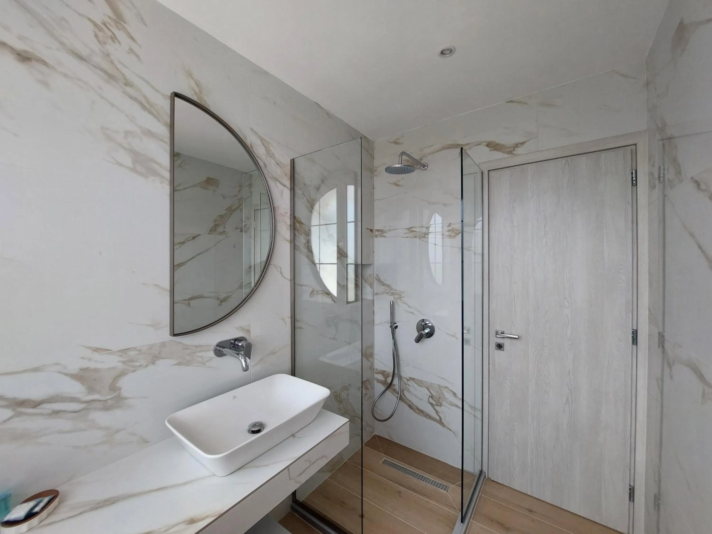 Shower in Sunflower Apartments & Studios