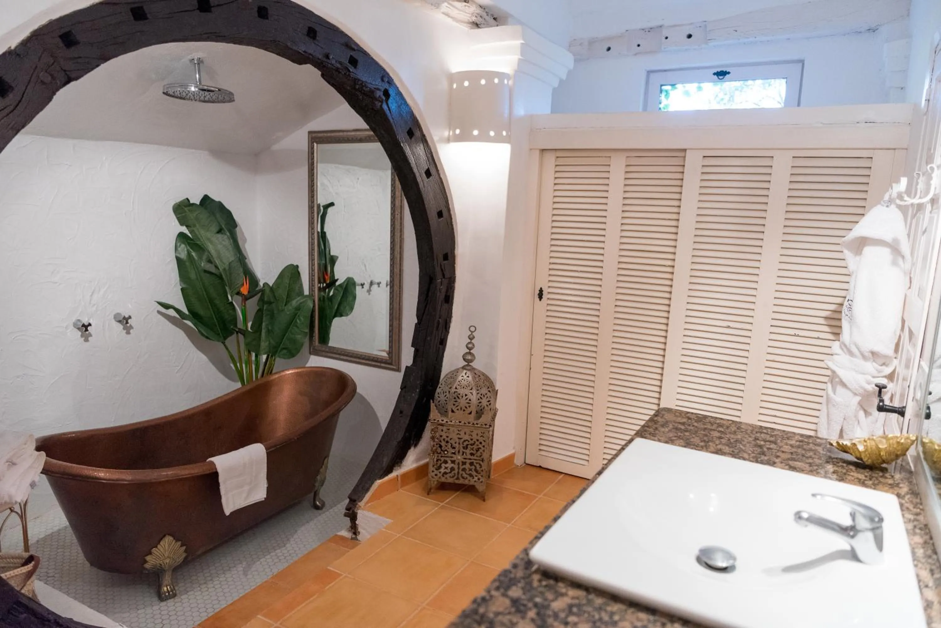 Shower in Pikes Ibiza