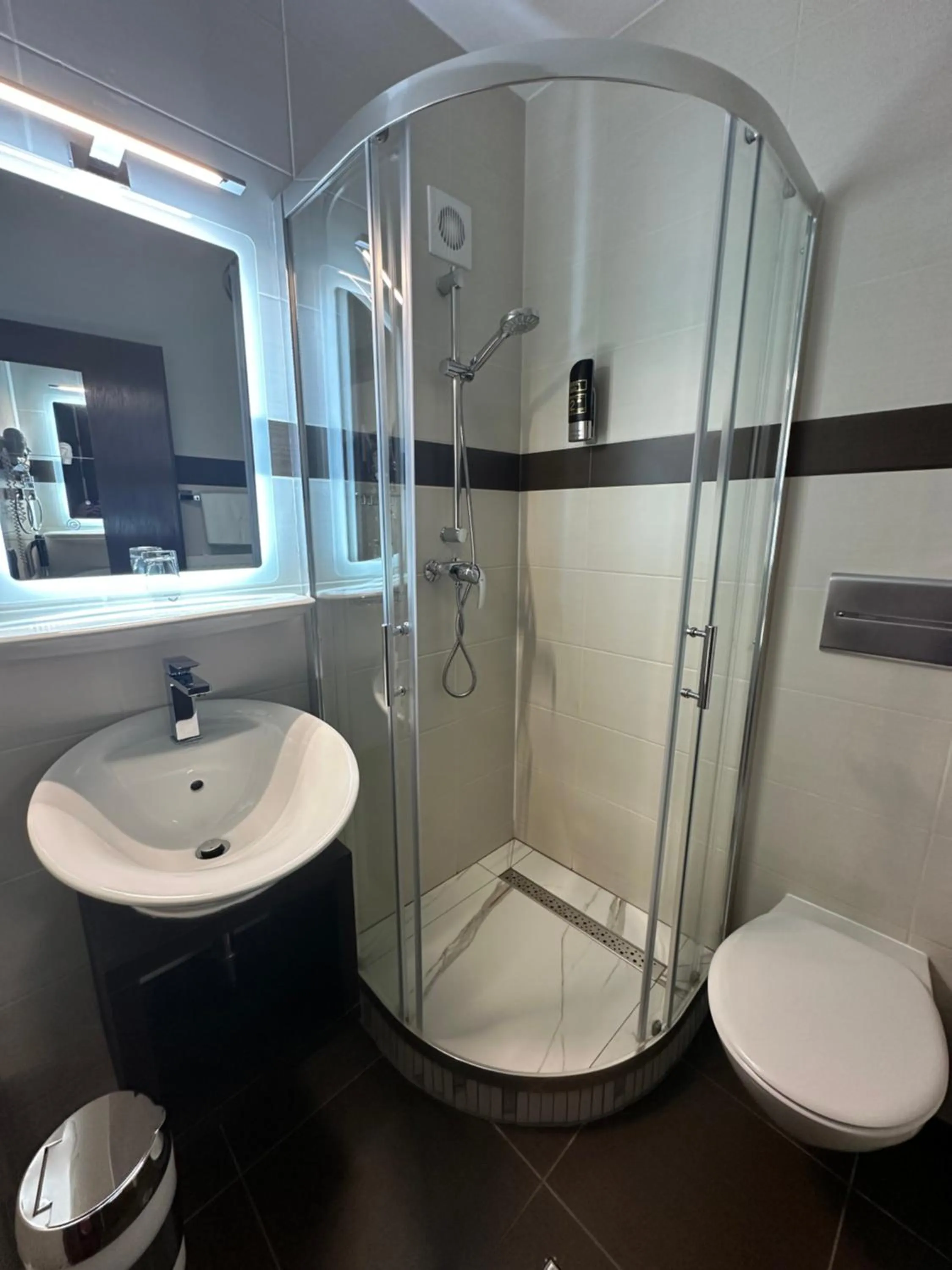 Bathroom in Hotel Gundl Alm