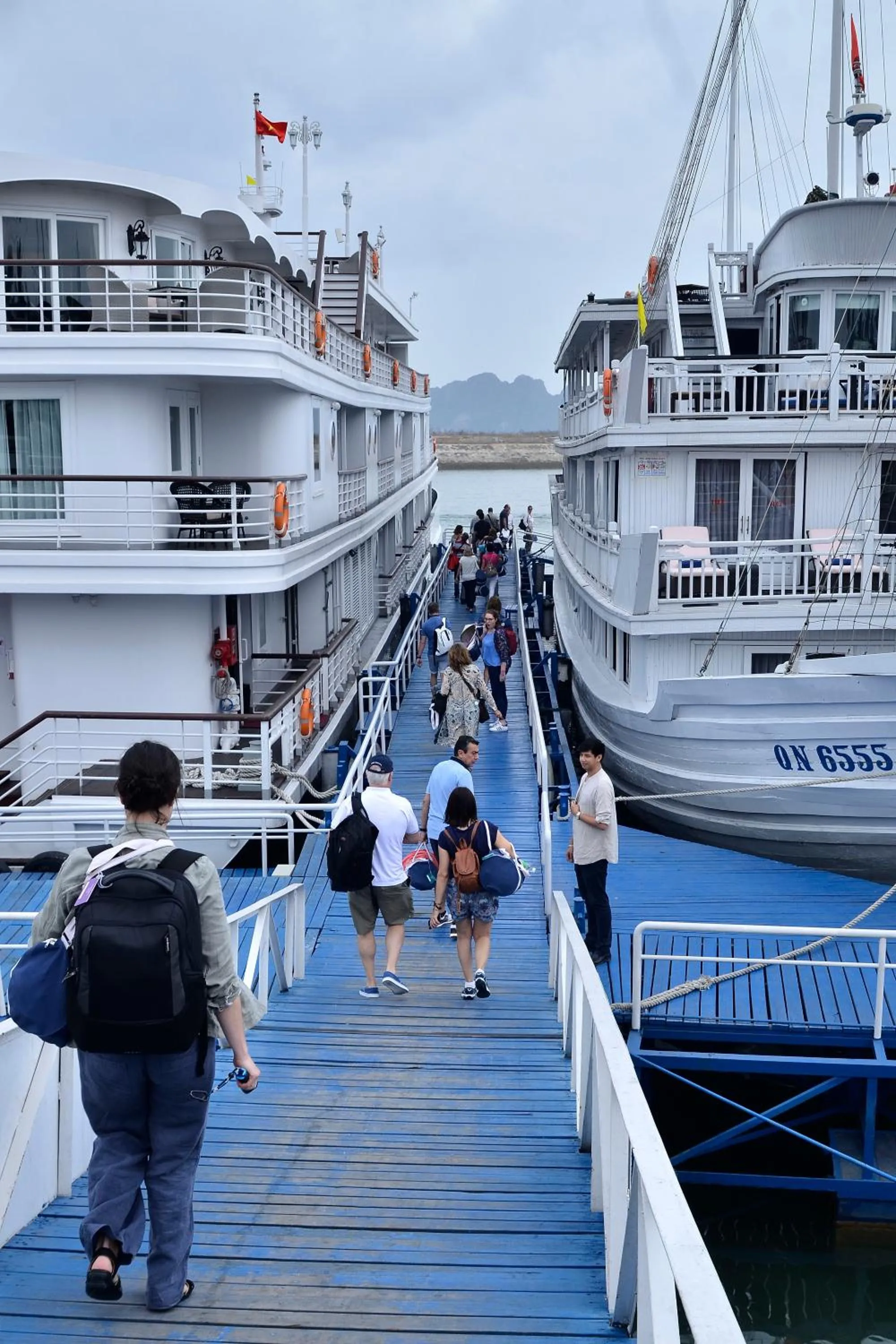 group of guests in Paradise Sails Cruise