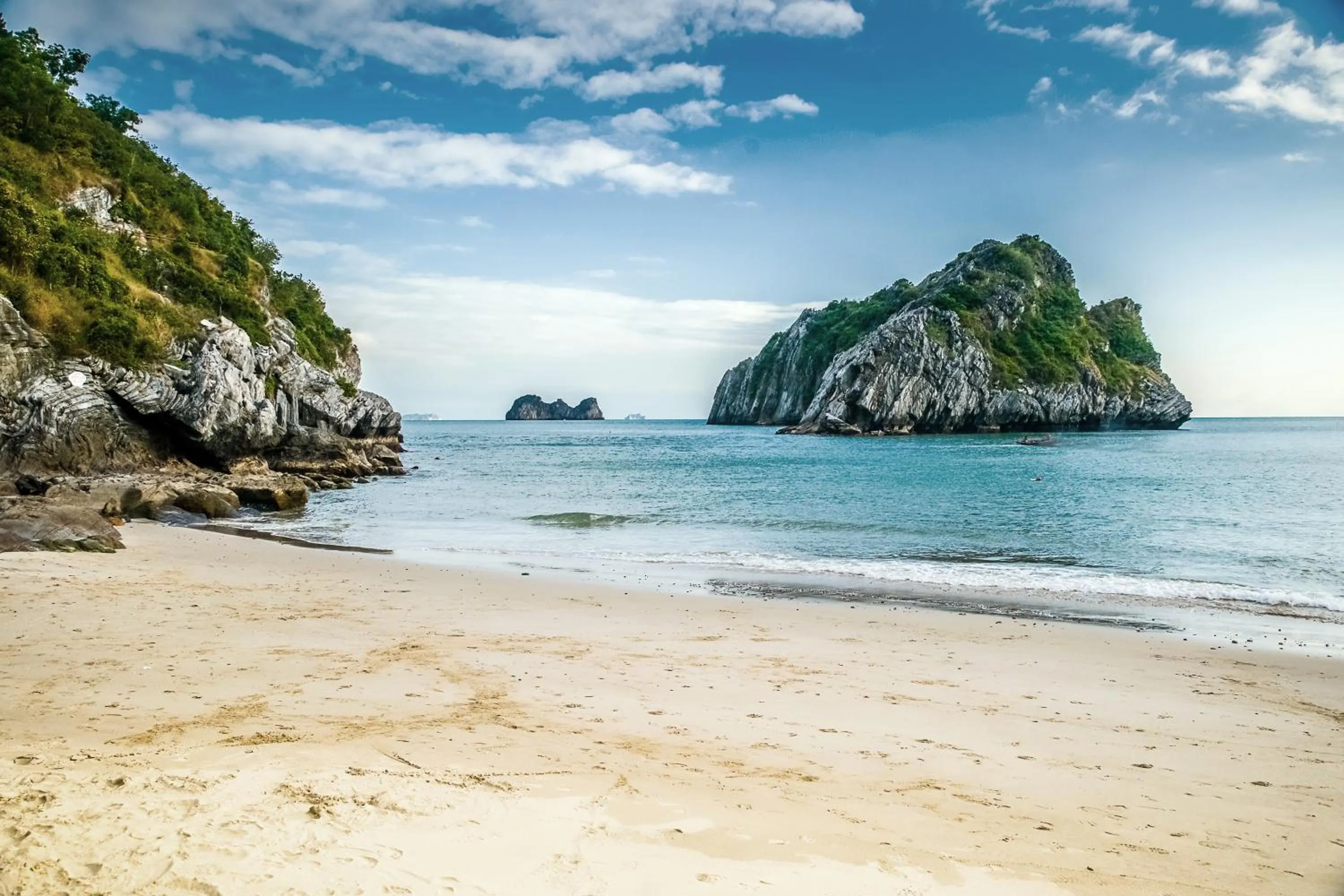 Beach in Paradise Sails Cruise