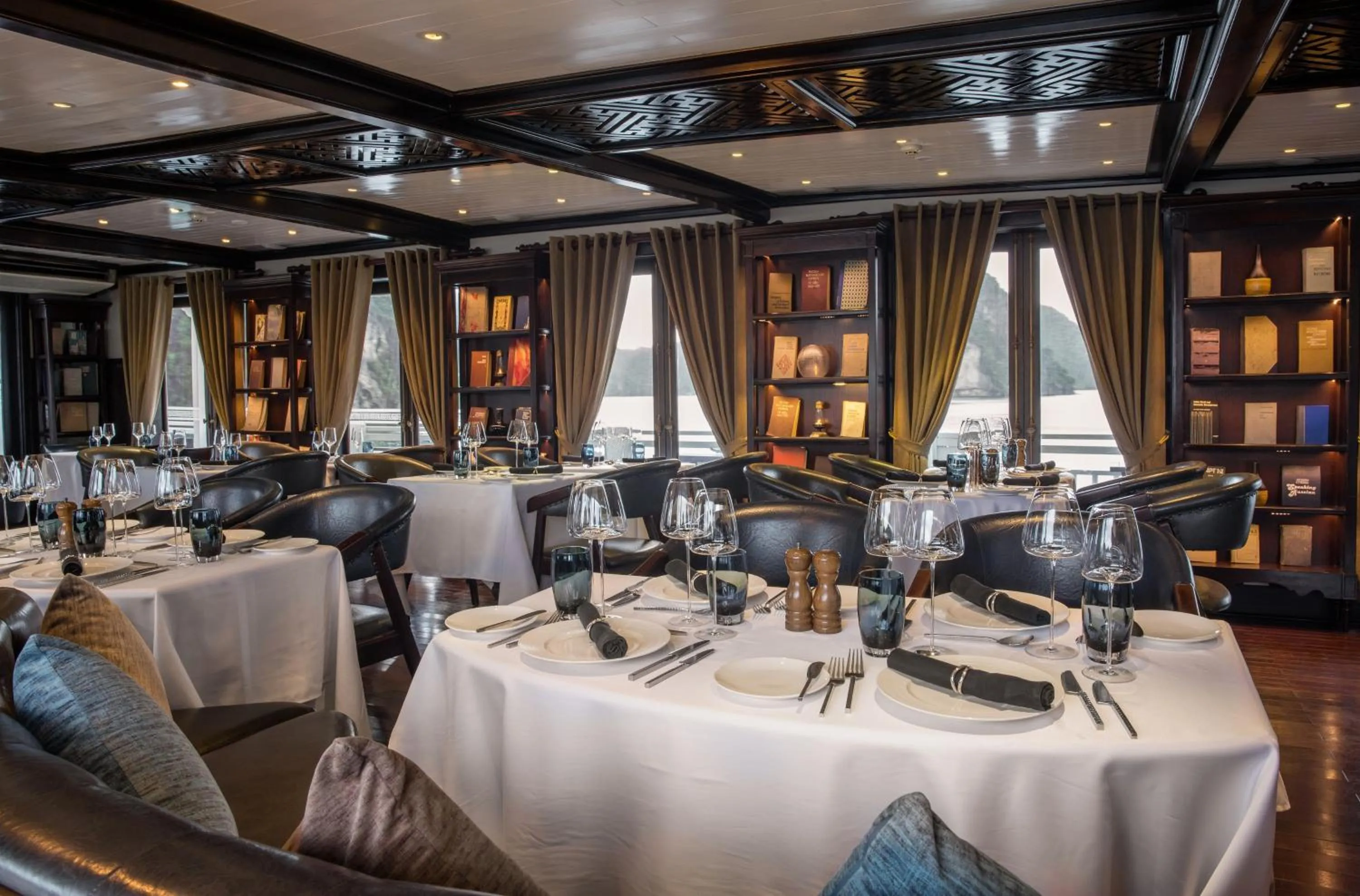 Restaurant/places to eat in Paradise Sails Cruise