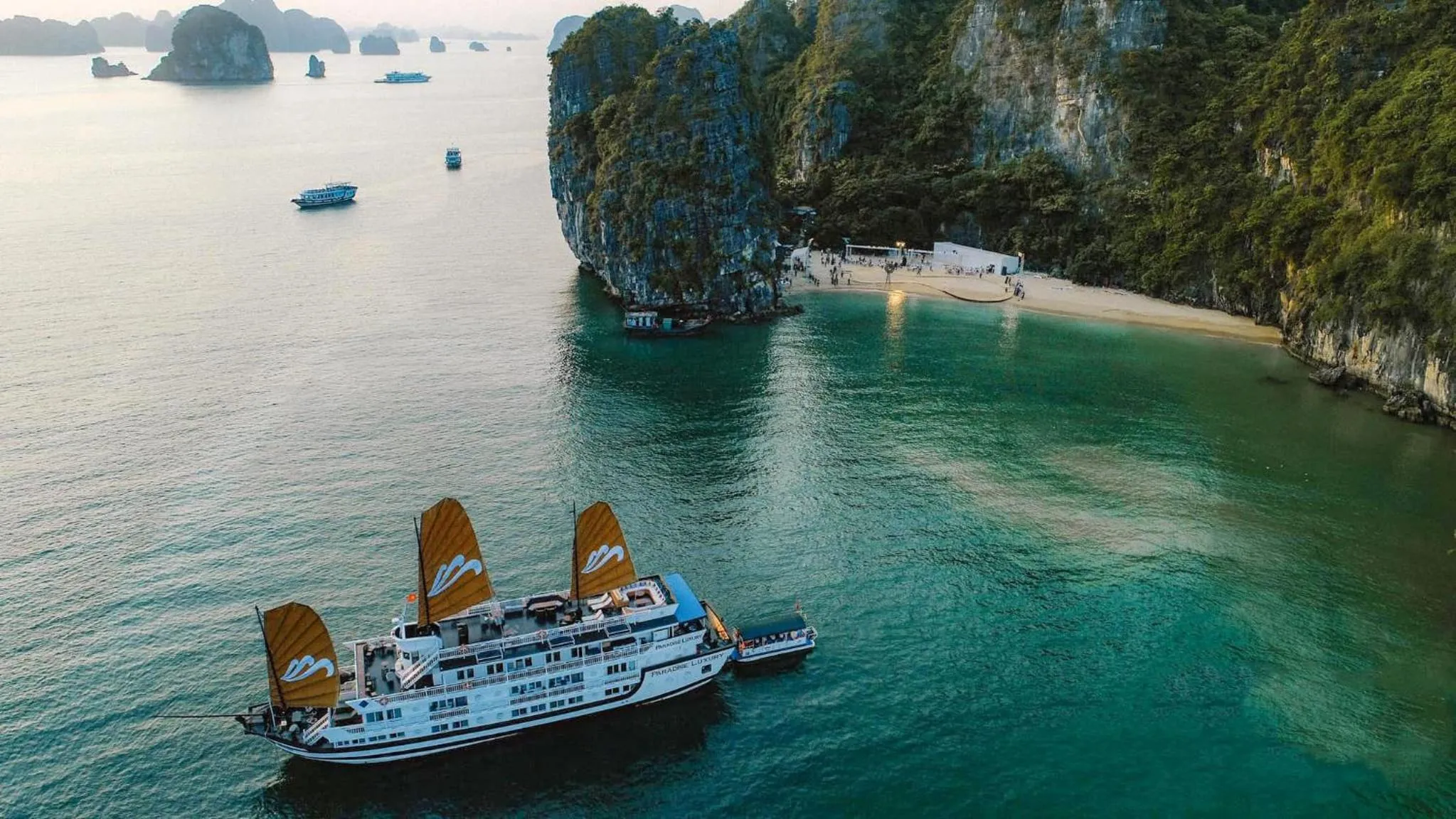 Natural landscape in Paradise Sails Cruise