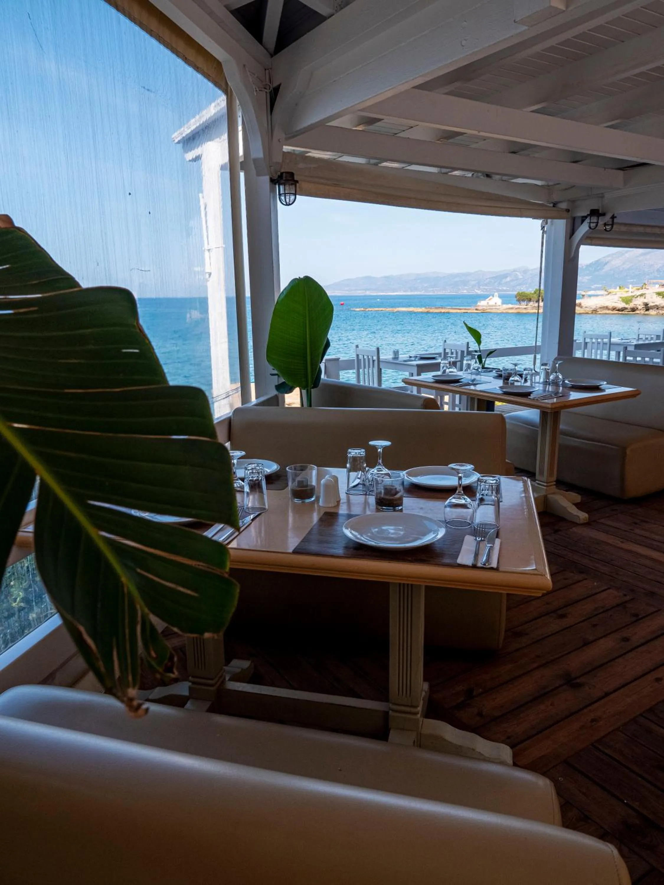 Elmi Beach Hotel & Suites