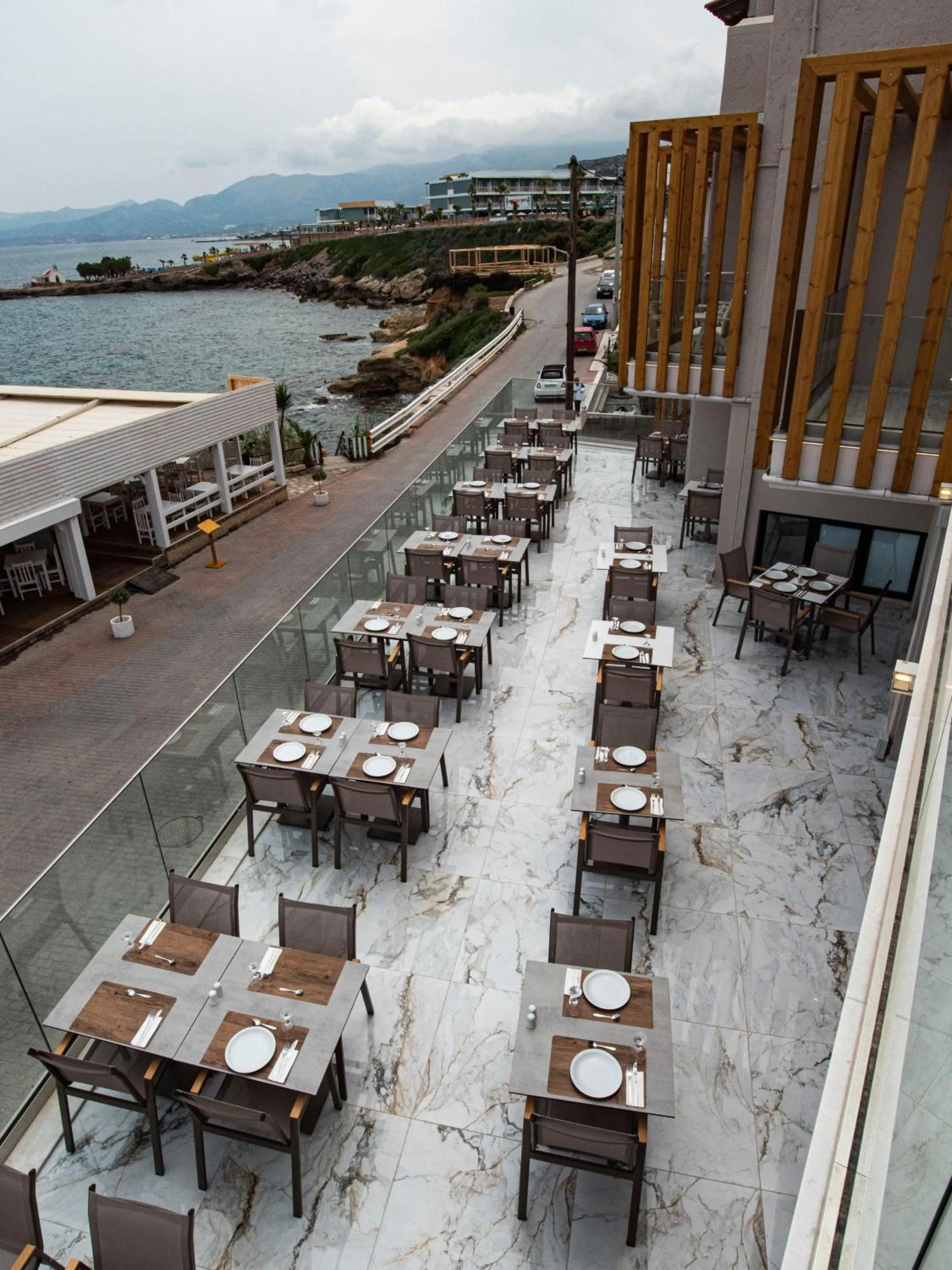 Restaurant/places to eat in Elmi Beach Hotel & Suites