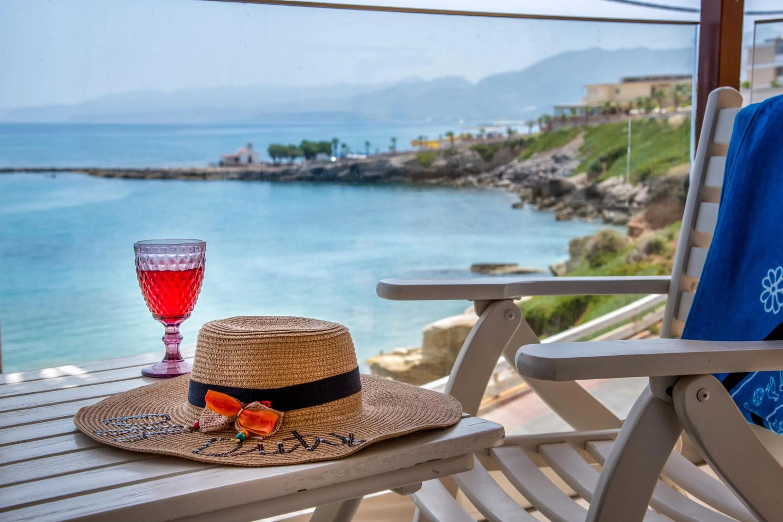 Elmi Beach Hotel & Suites