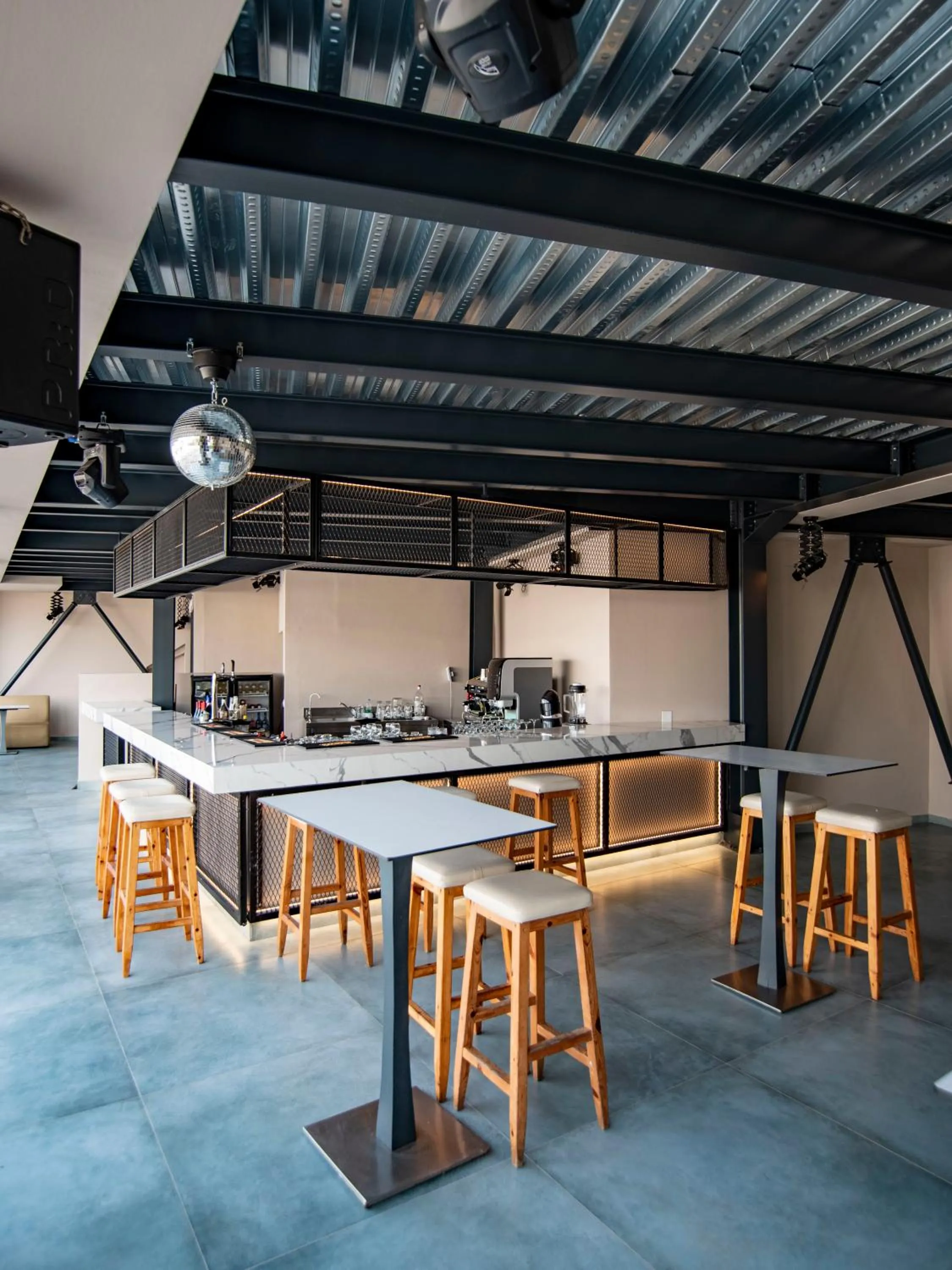 Elmi Beach Hotel & Suites