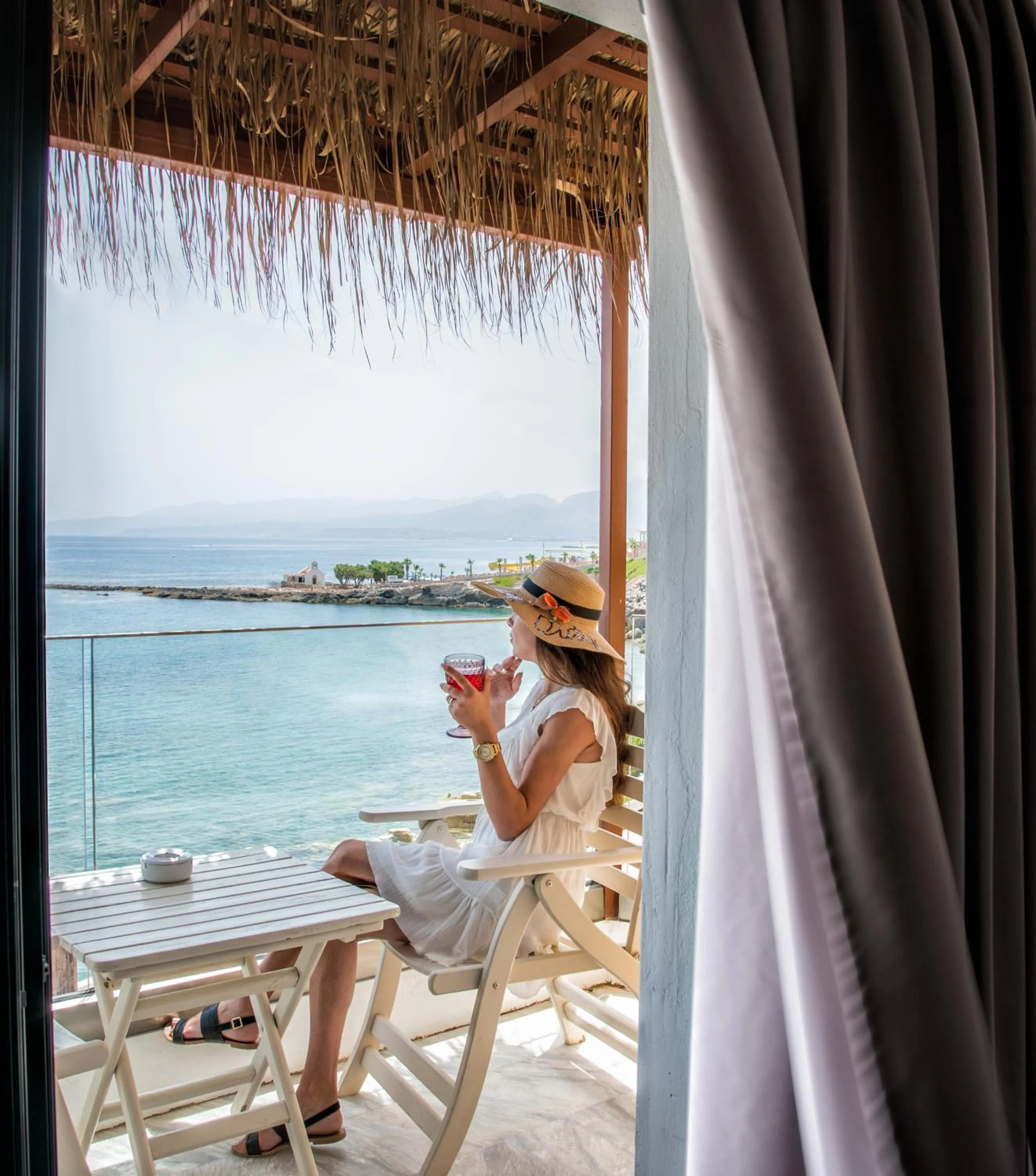 Elmi Beach Hotel & Suites