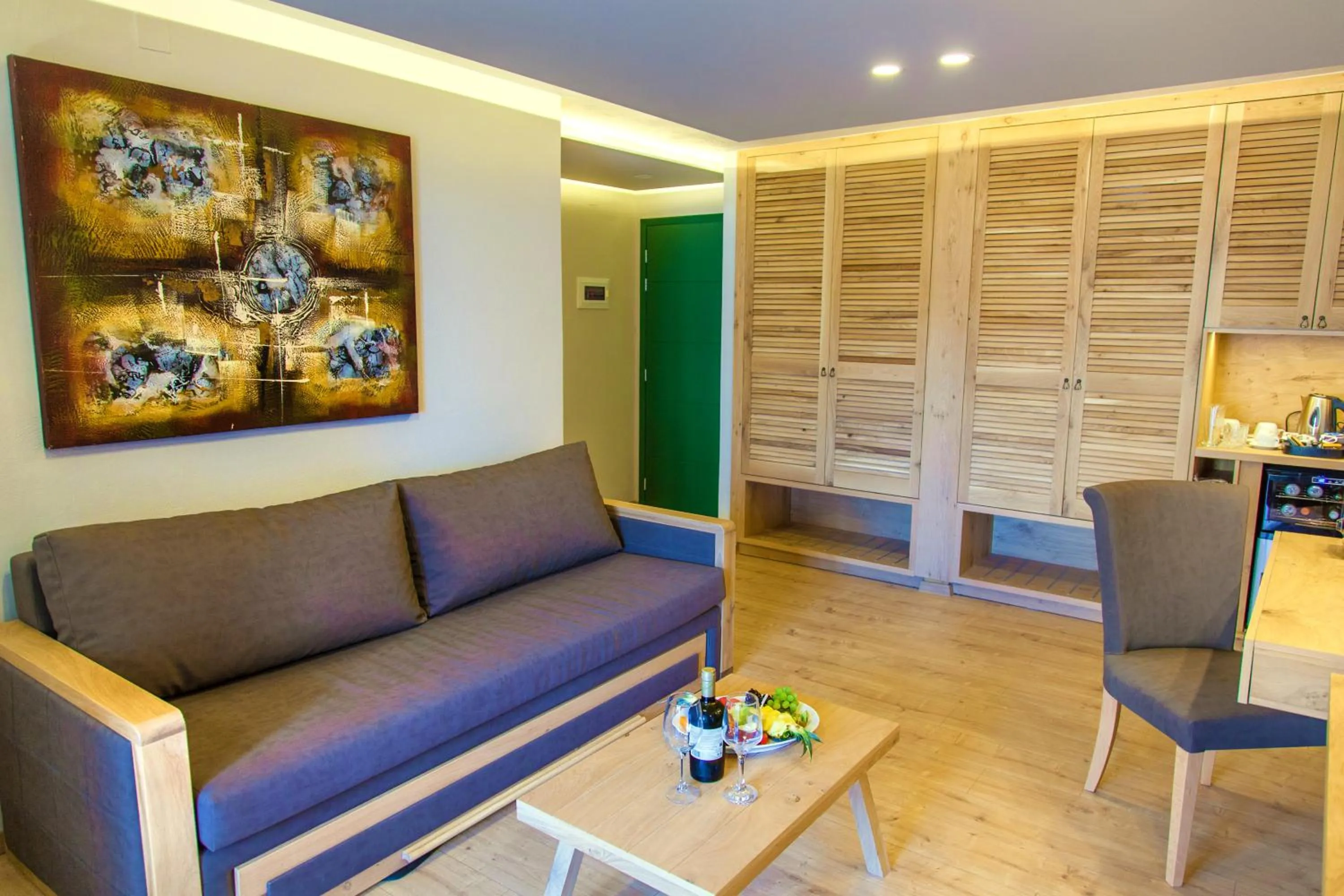 Day in Elmi Beach Hotel & Suites