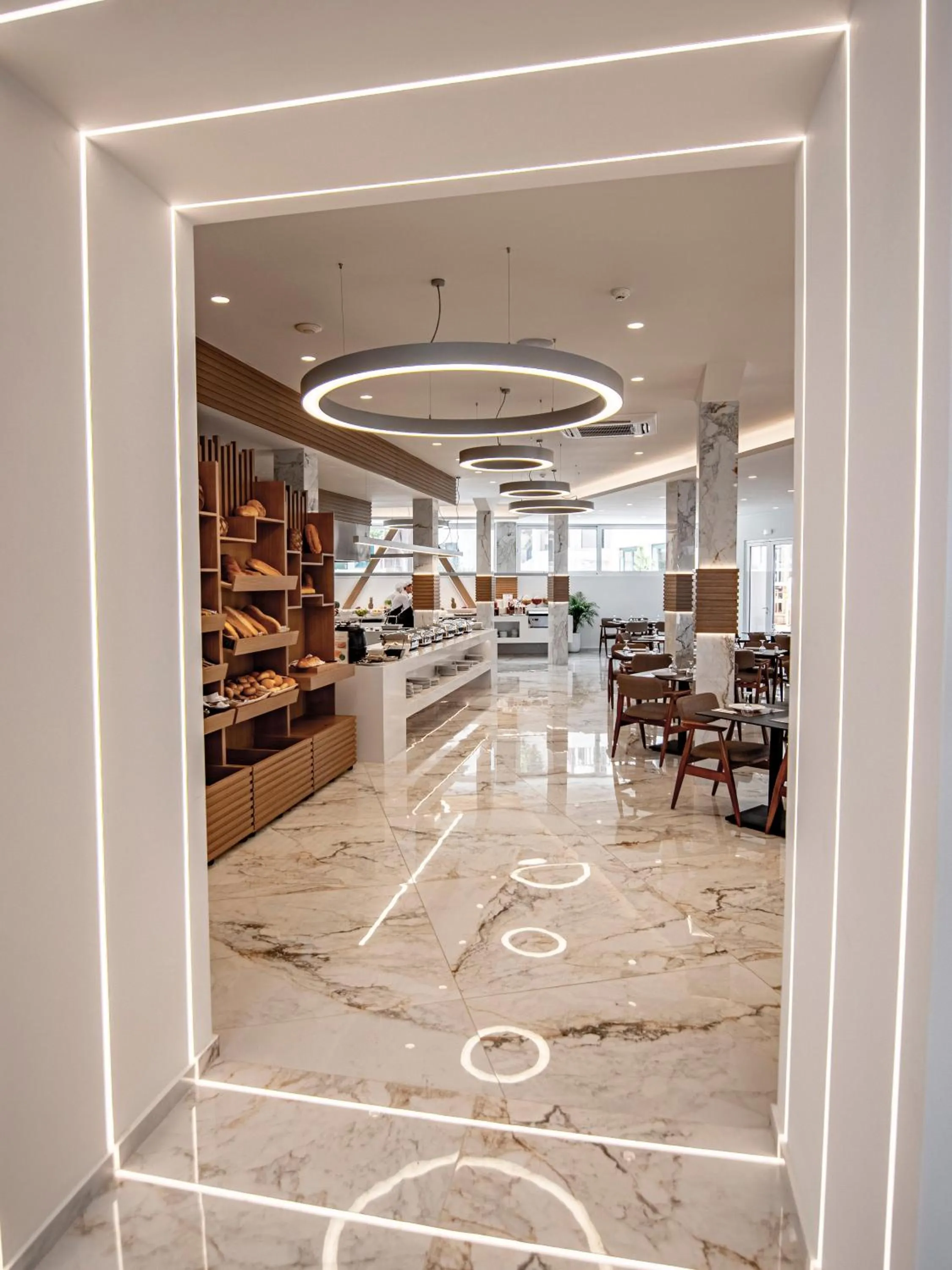 Restaurant/places to eat in Elmi Beach Hotel & Suites